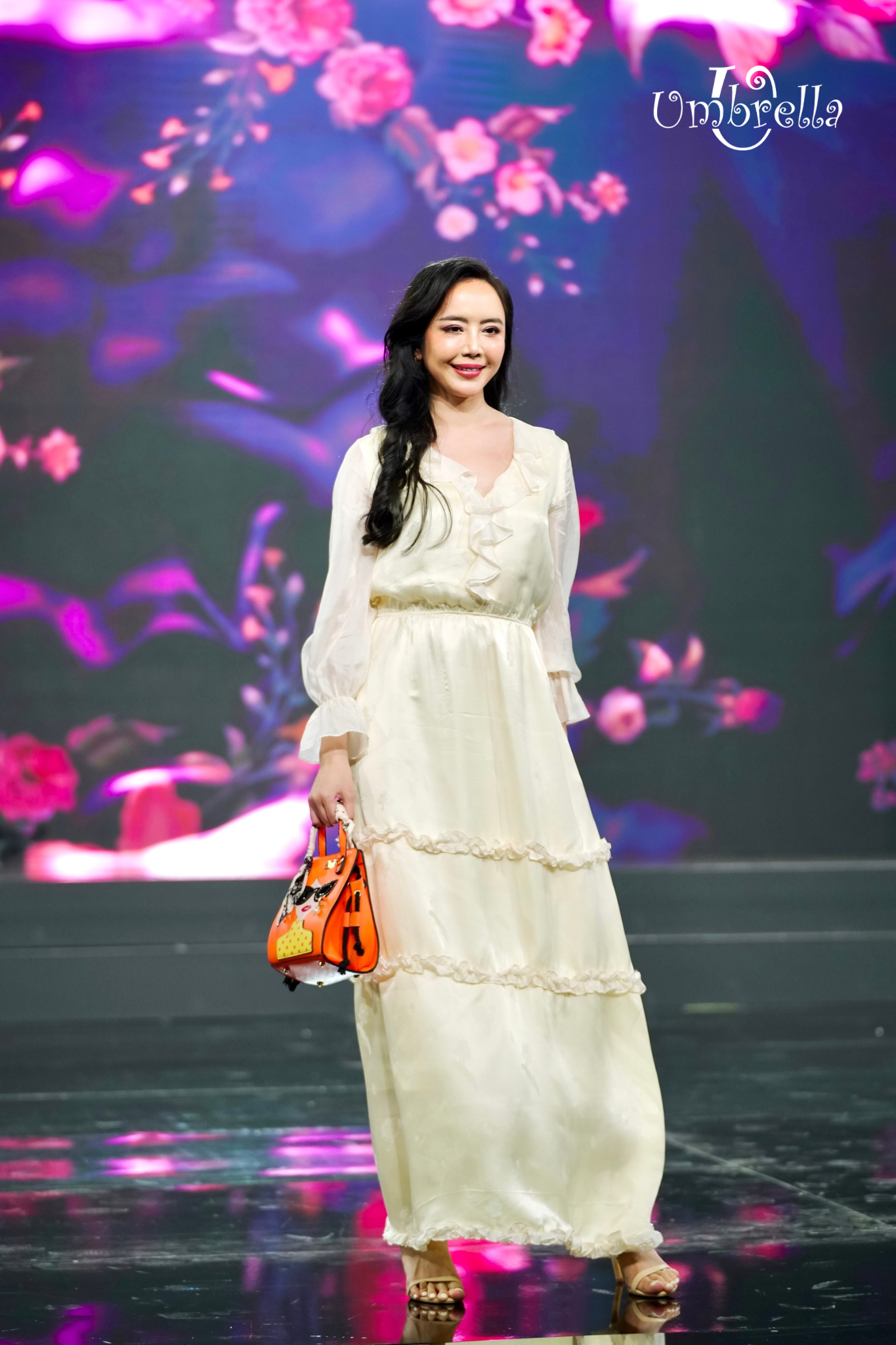 Đầm dài bèo cổ tay dài