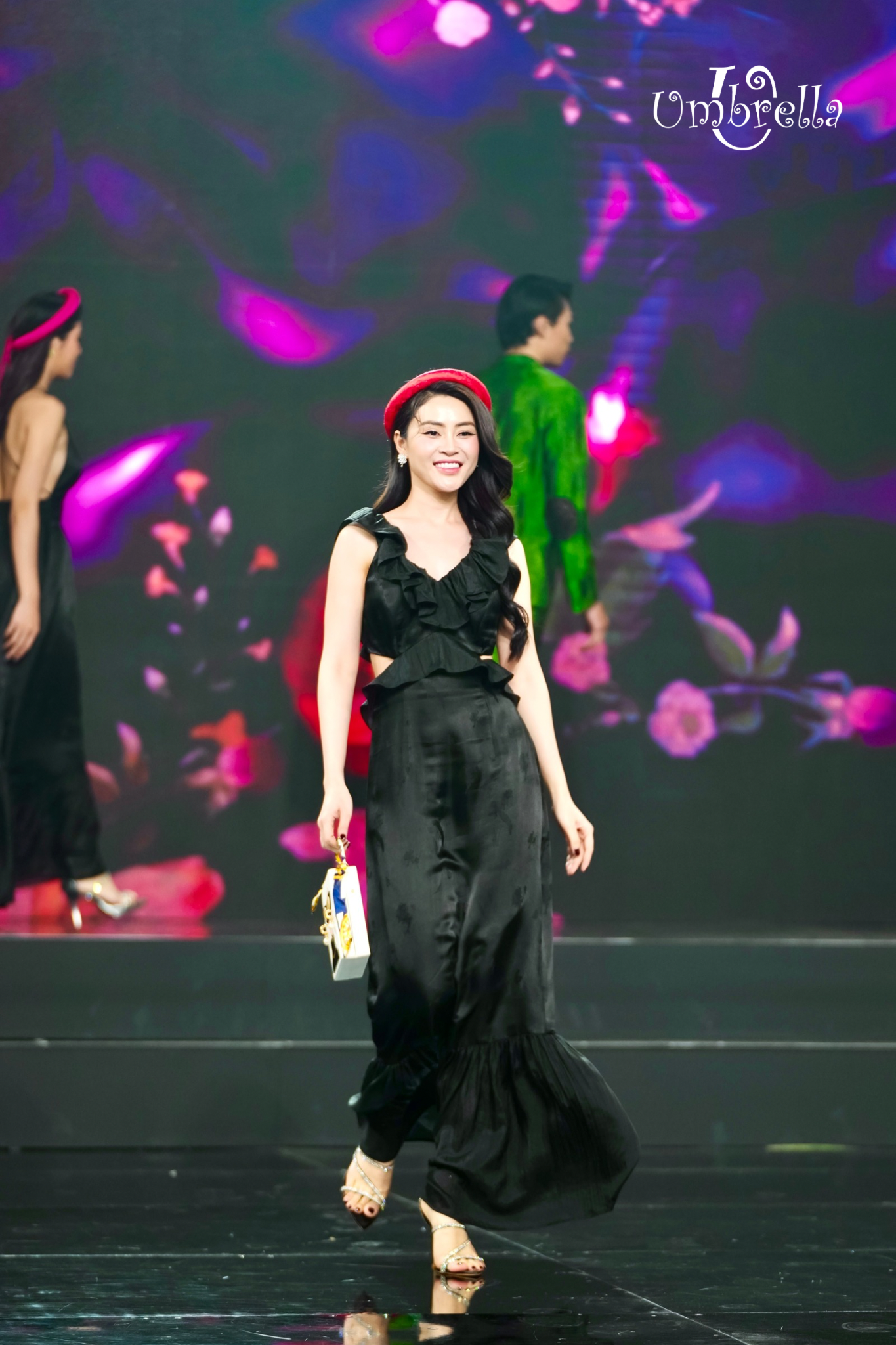 Đầm dài Lụa bèo ngực khoét eo