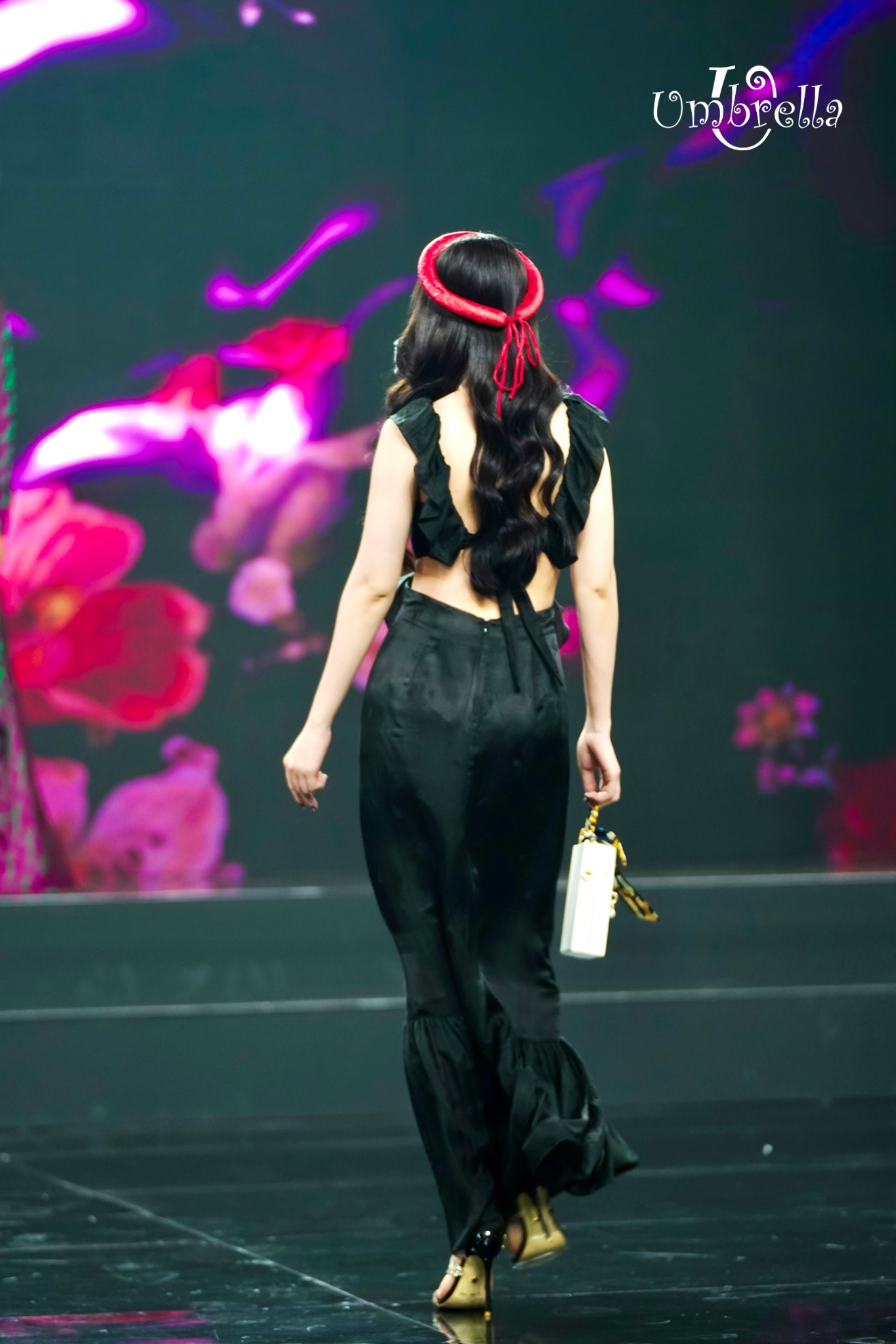 Đầm dài Lụa bèo ngực khoét eo