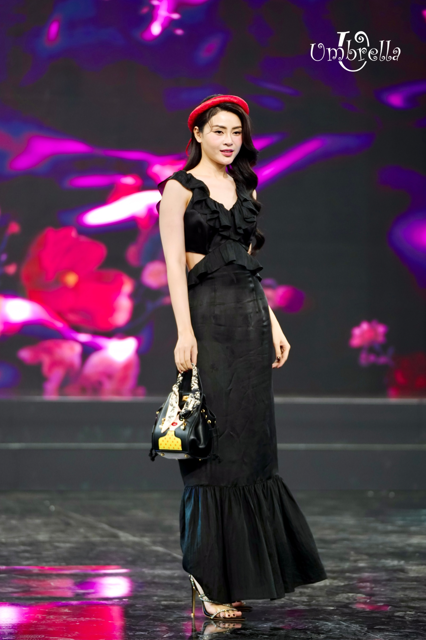 Đầm dài Lụa bèo ngực khoét eo