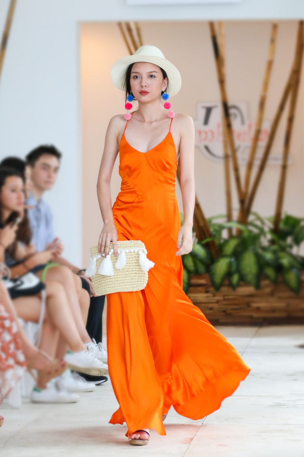 Đầm dài lụa rã thân