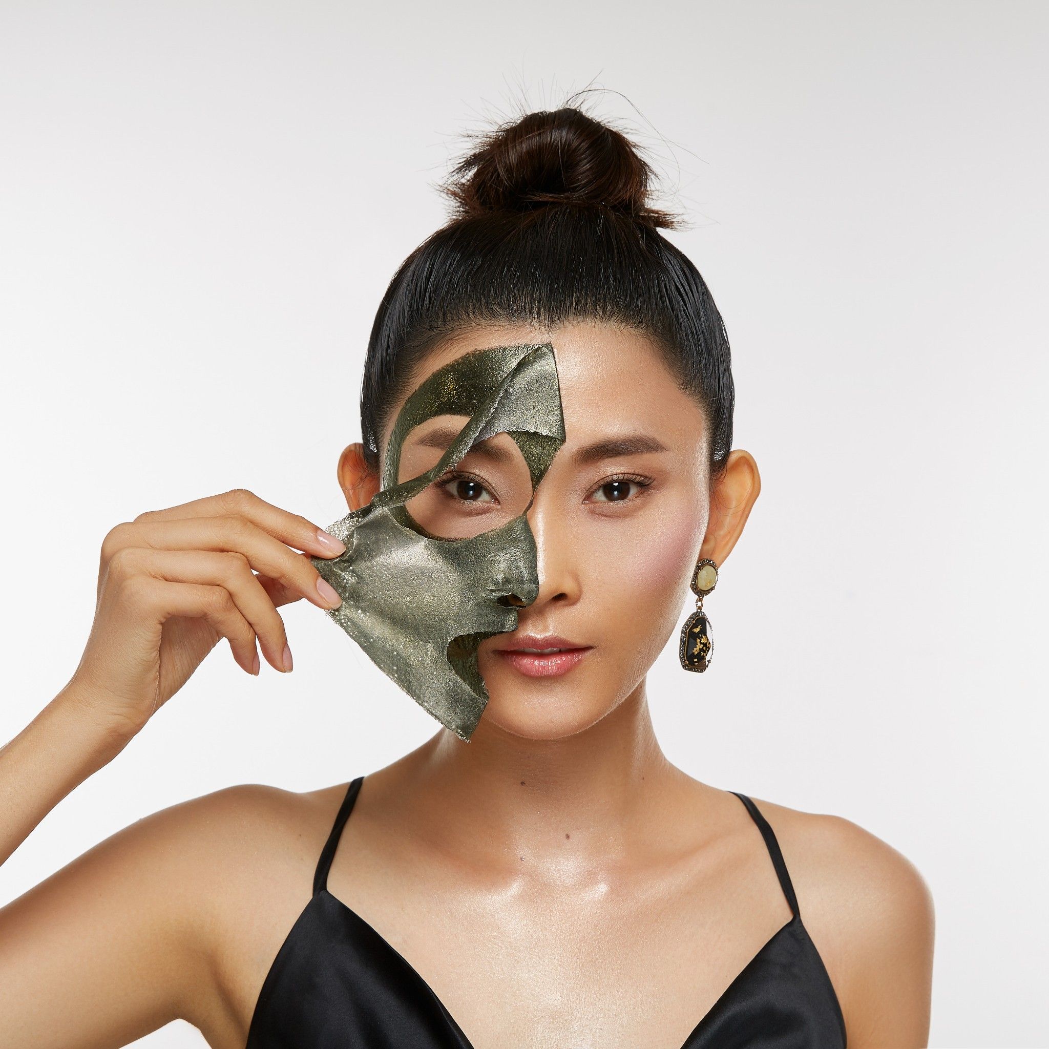 Mặt nạ lấp lánh GGG Wonder Crush Glow Glitter Mask 60g