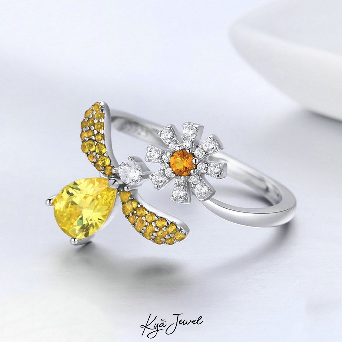 Bộ trang sức sắc vàng ong bướm