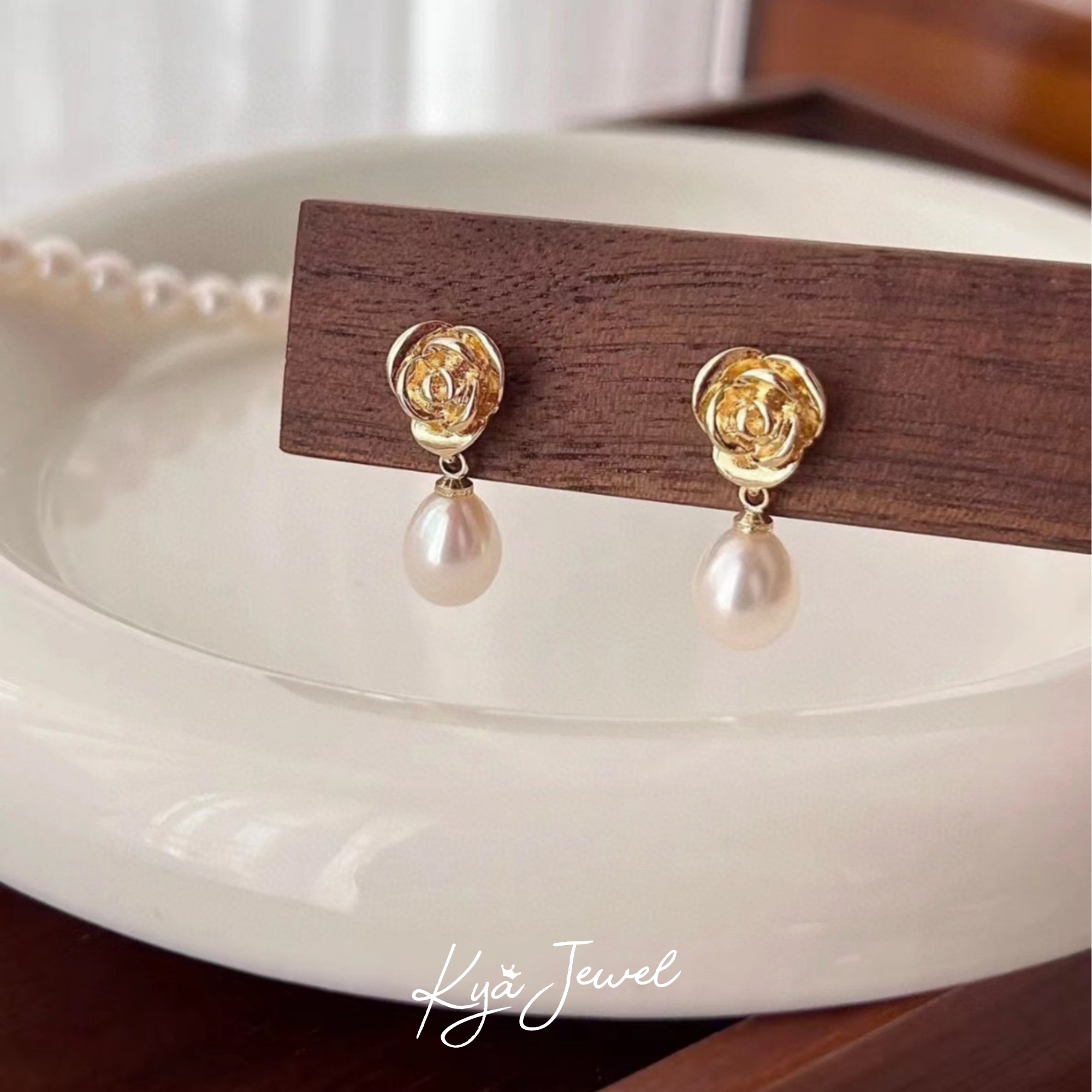 Khuyên tai nữ Golden Rose Pearl
