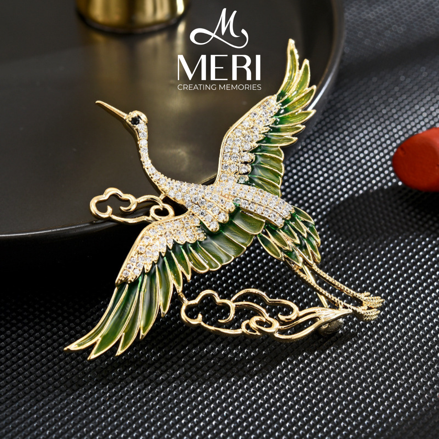 Cài áo hạc cưỡi mây