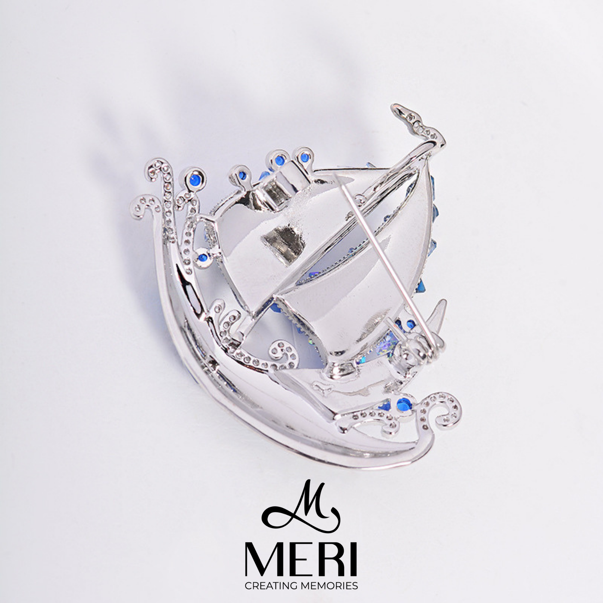 Cài áo Blue Sailboat