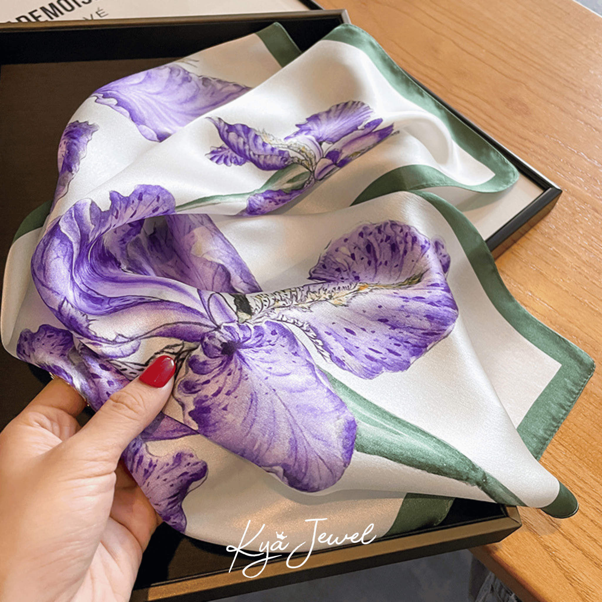 Khăn choàng lụa Imperial iris