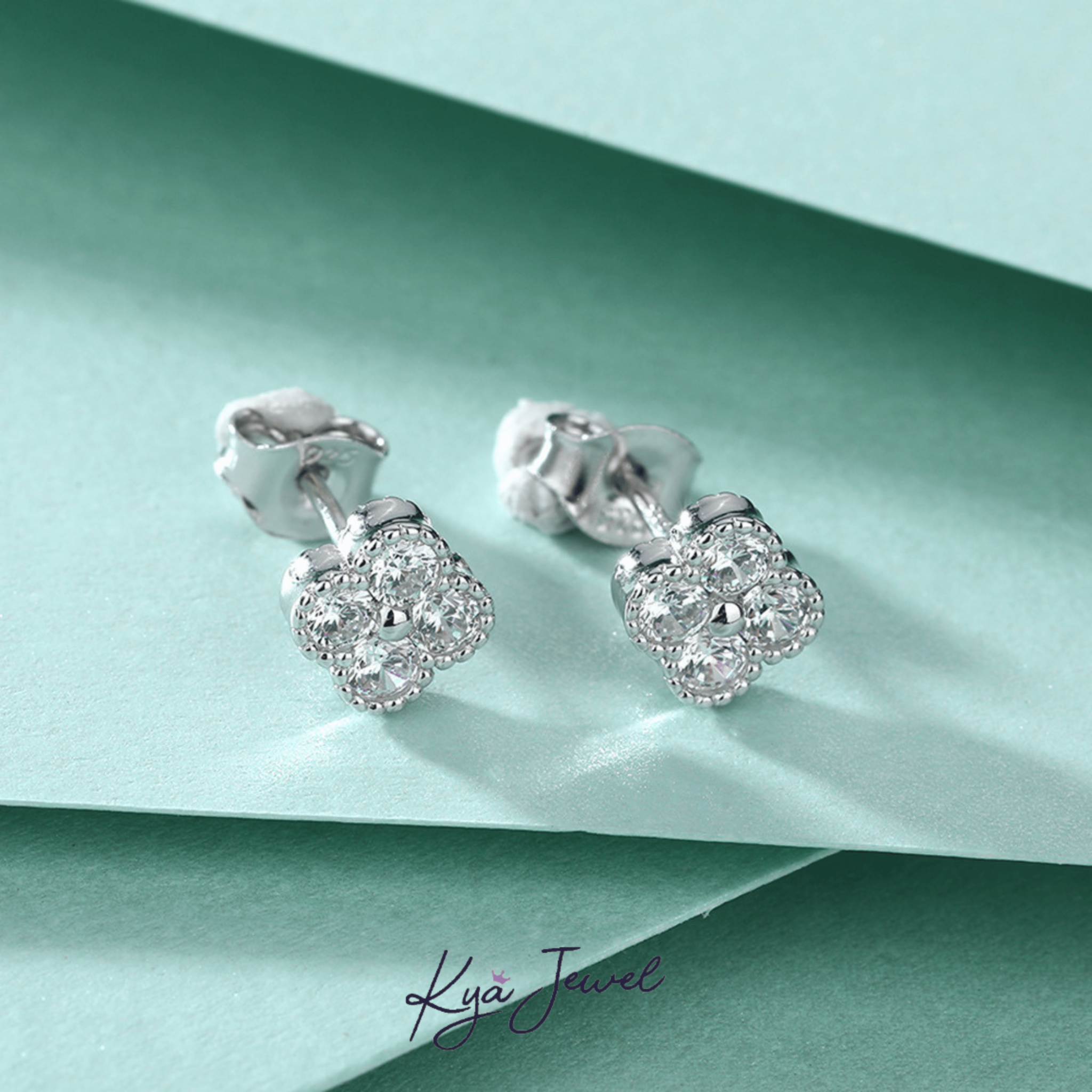 Khuyên tai nữ Sparkling Clover