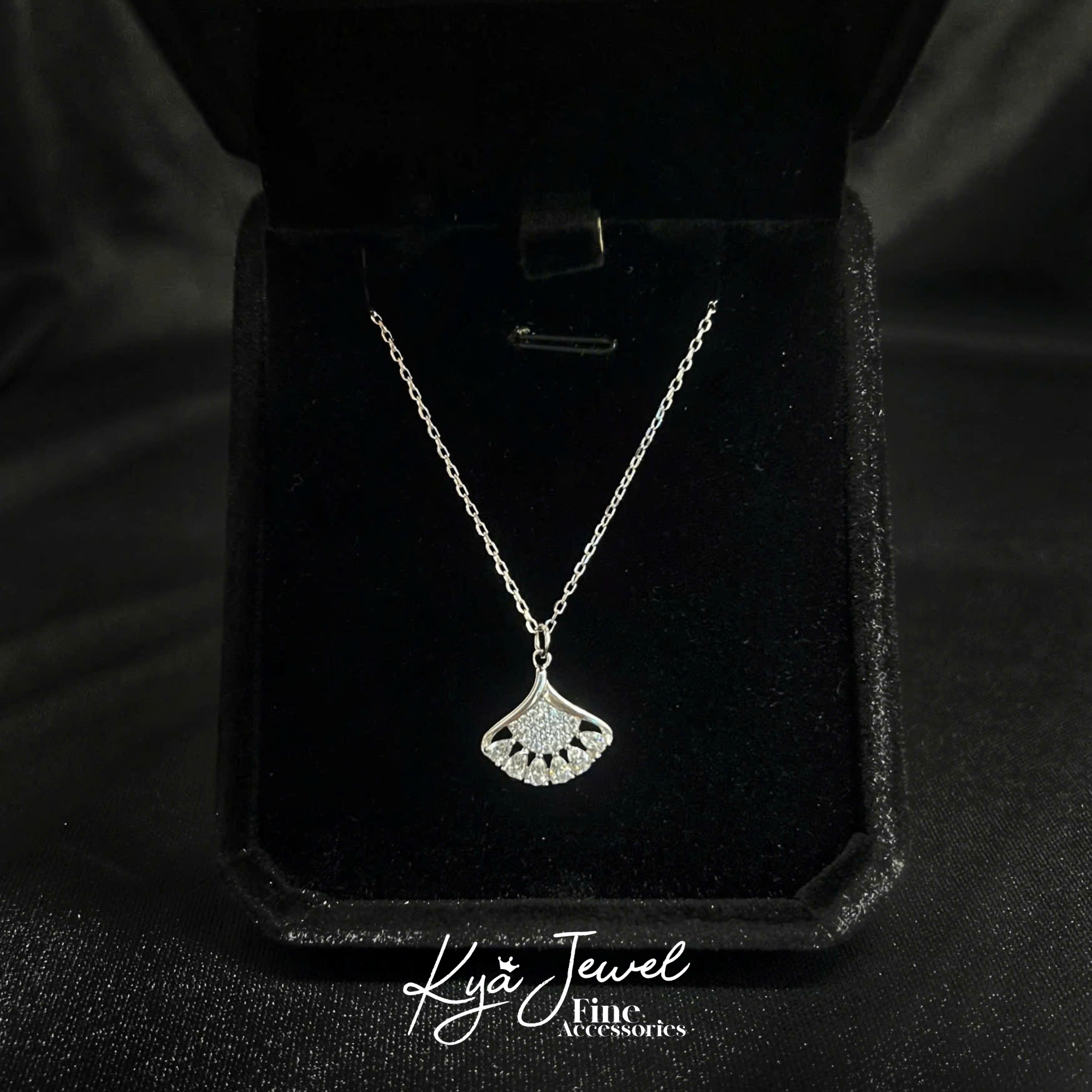 Dây chuyền nữ Crystal Ginkgo