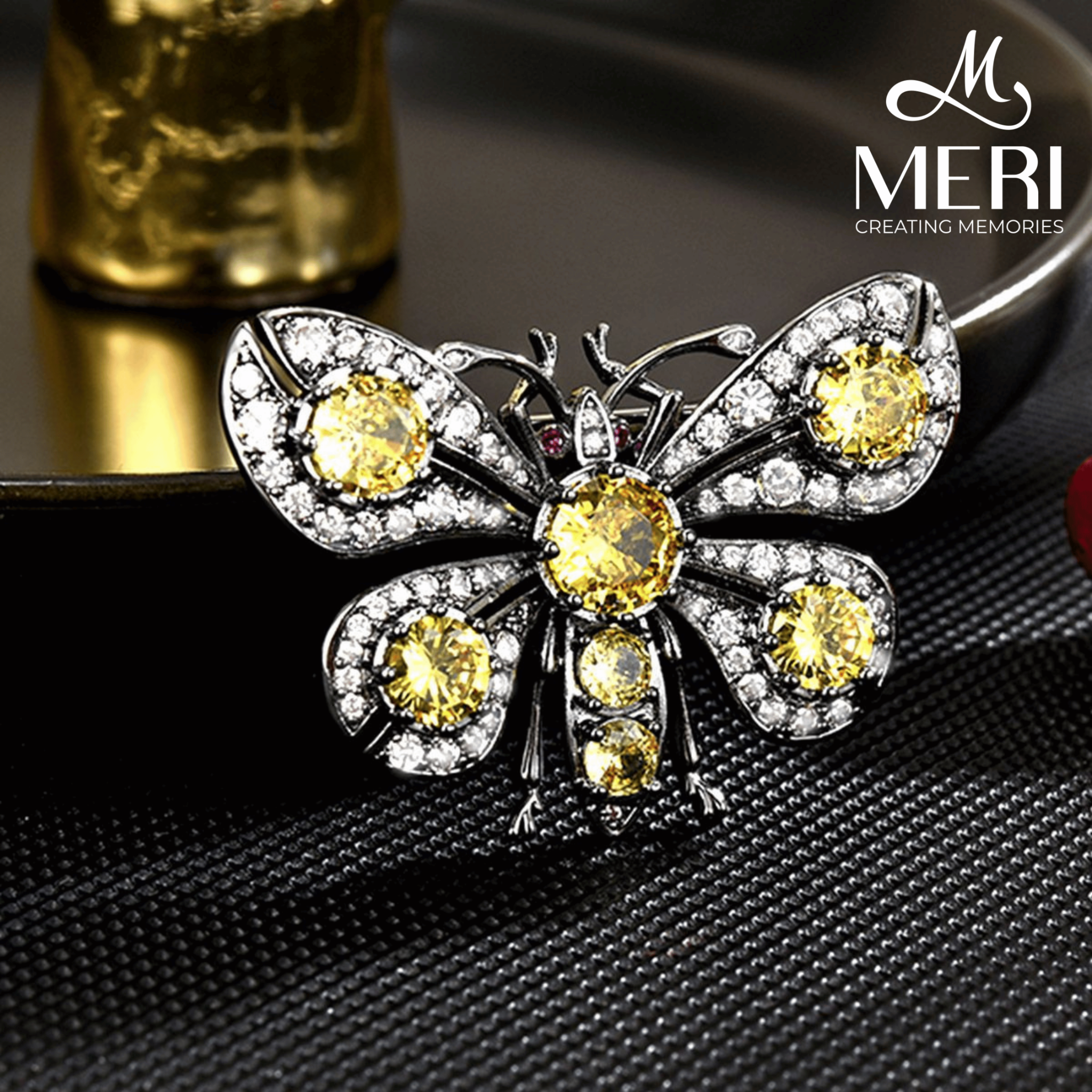 Cài áo Mystical Firefly
