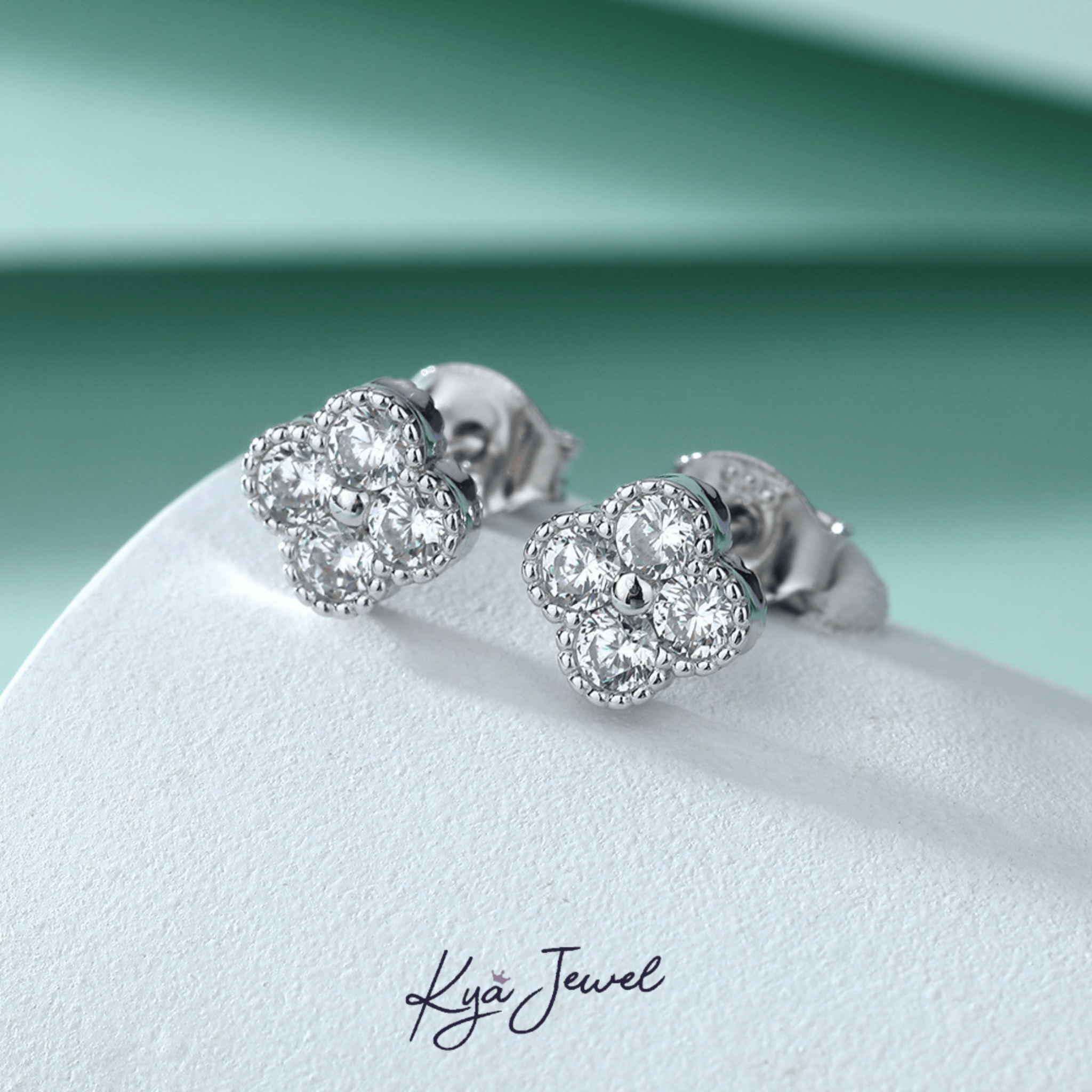 Khuyên tai nữ Sparkling Clover