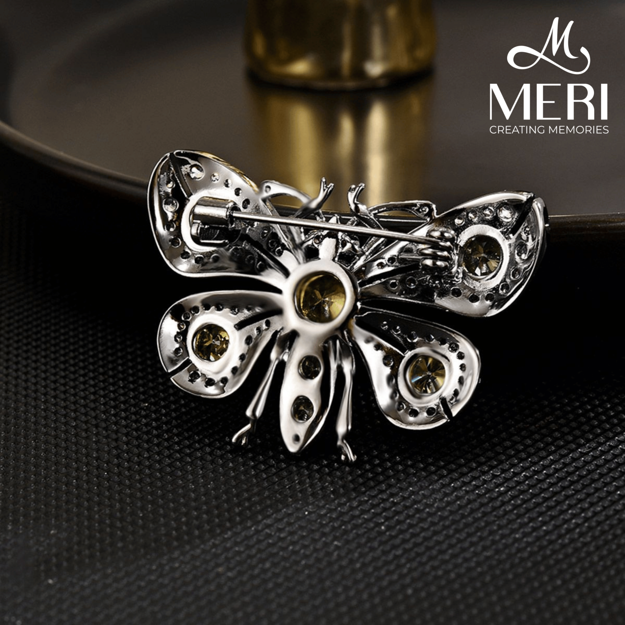 Cài áo Mystical Firefly