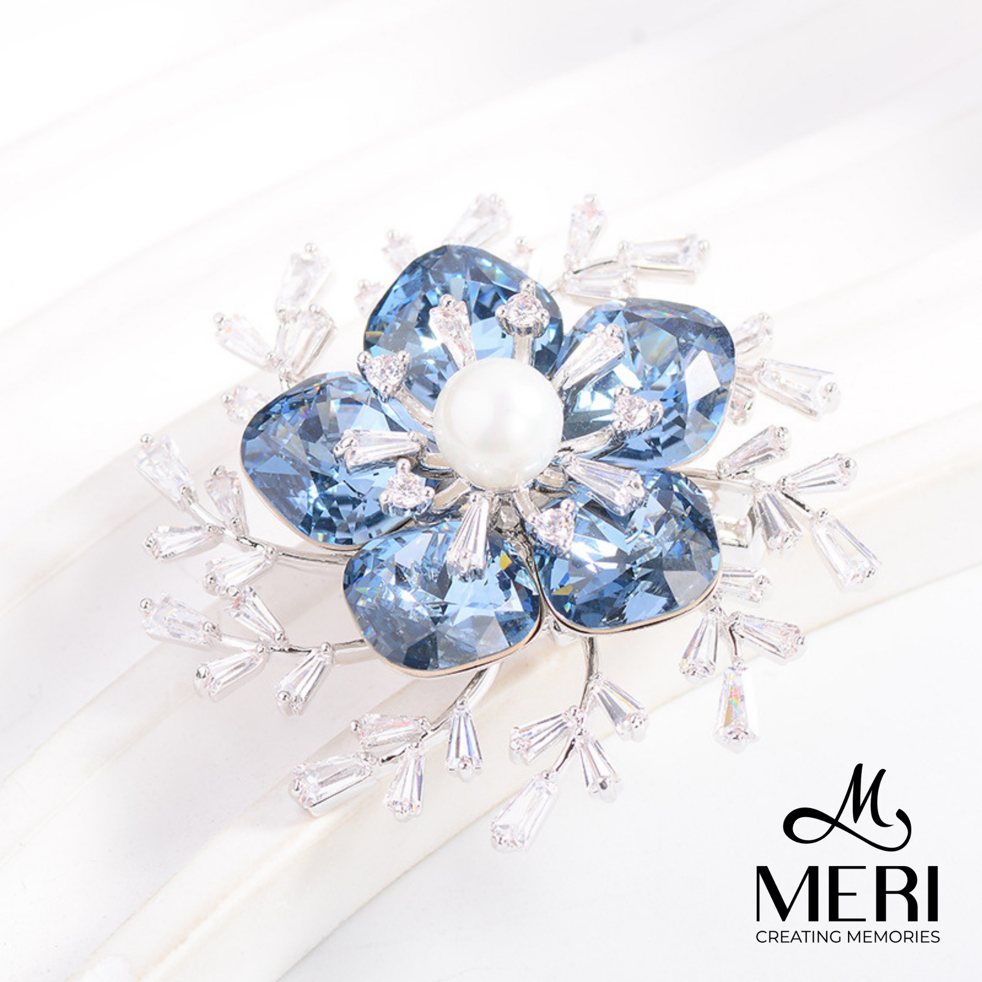 Cài áo Radiant Blue