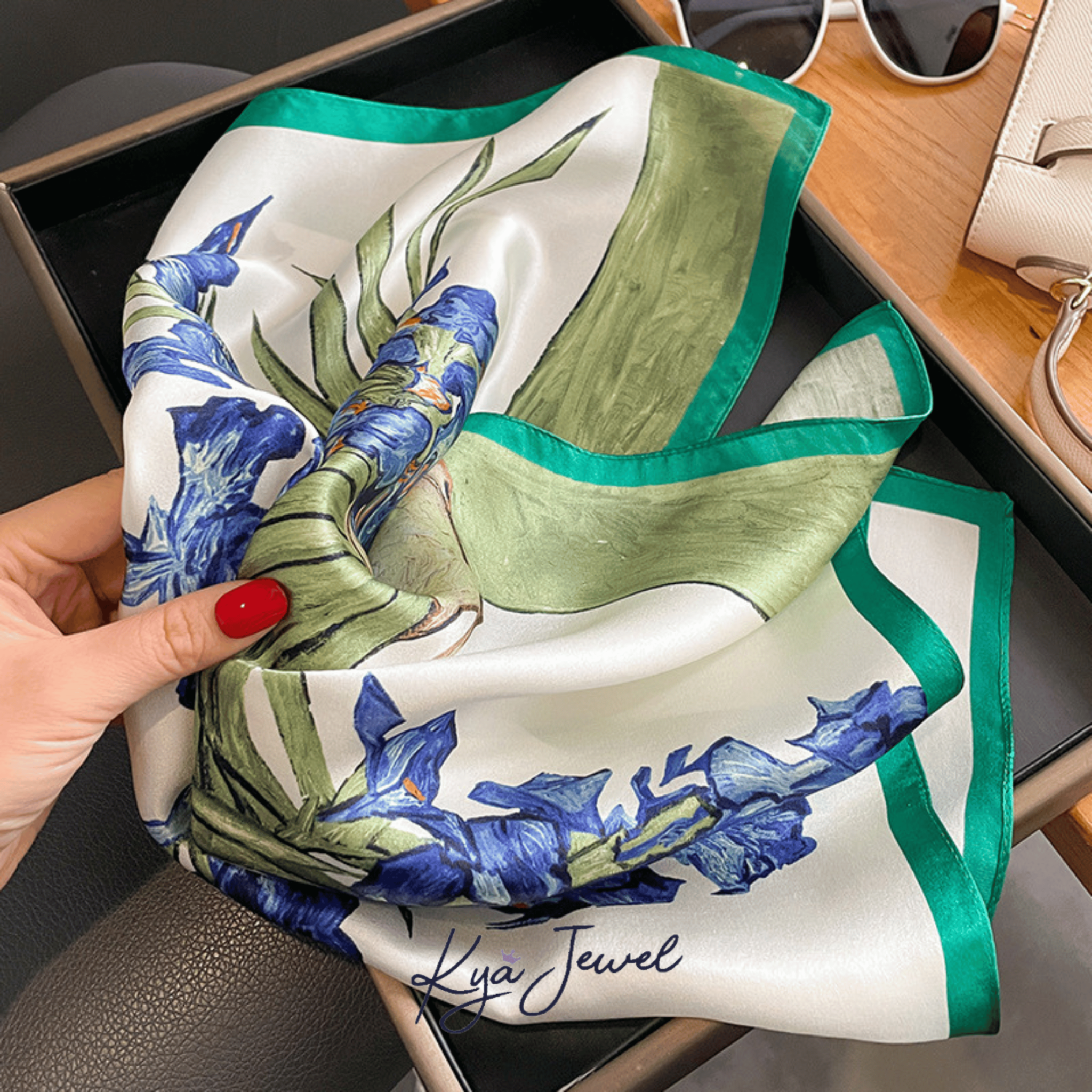 Khăn choàng lụa Timeless Iris