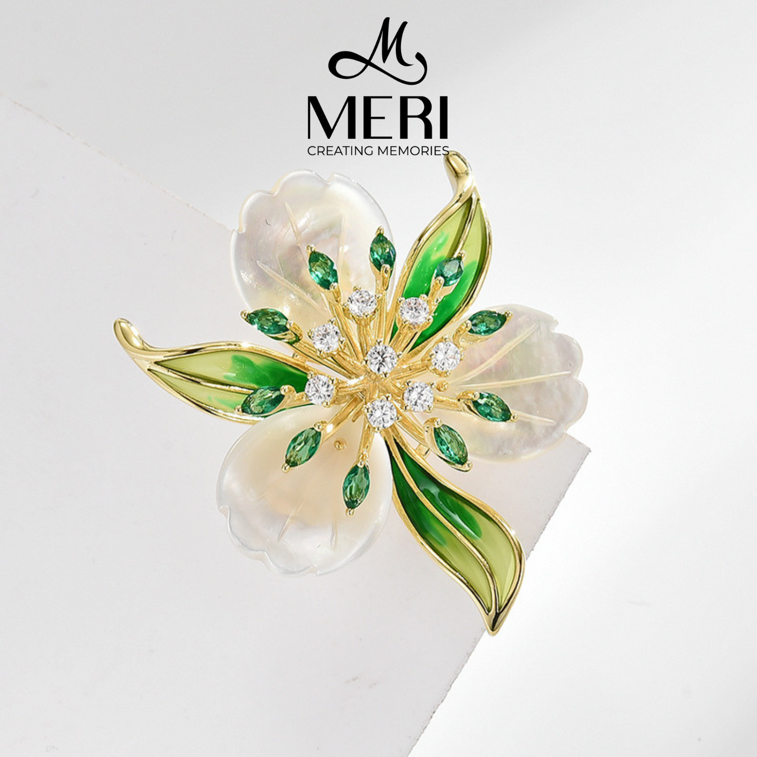Cài áo Pearlescent Bloom