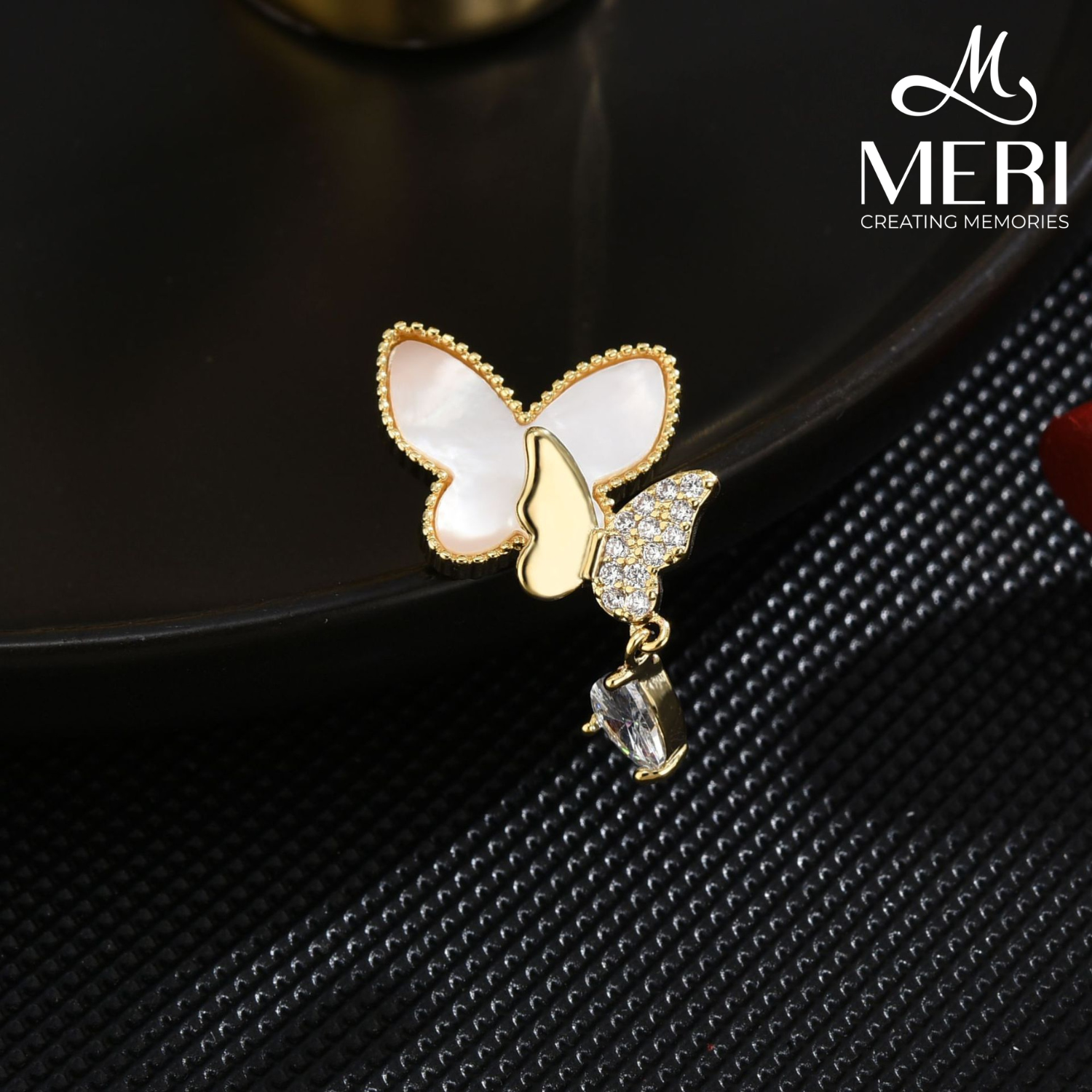 Pin cài áo Butterfly Dream