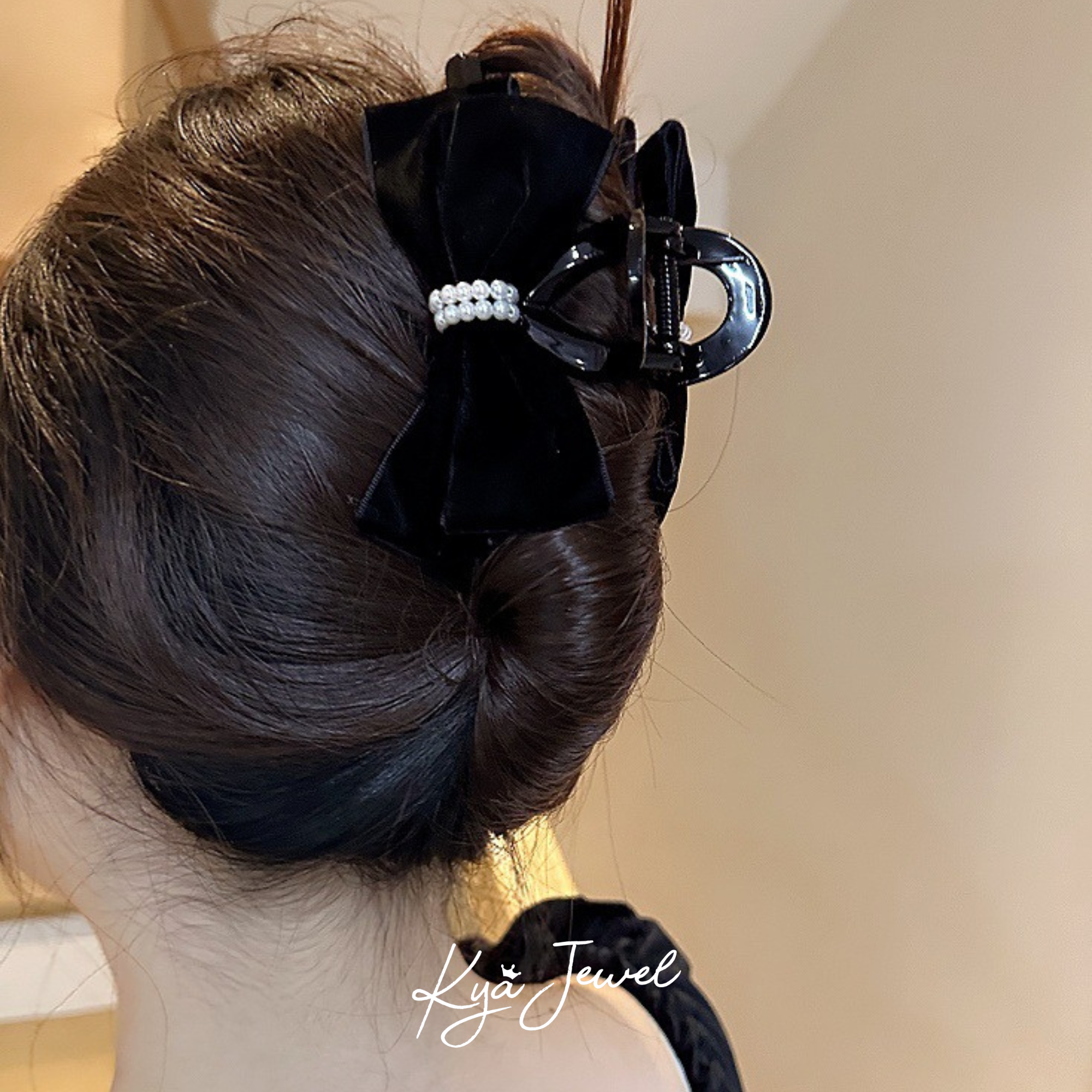 Kẹp tóc nơ vải đính ngọc trai sành điệu