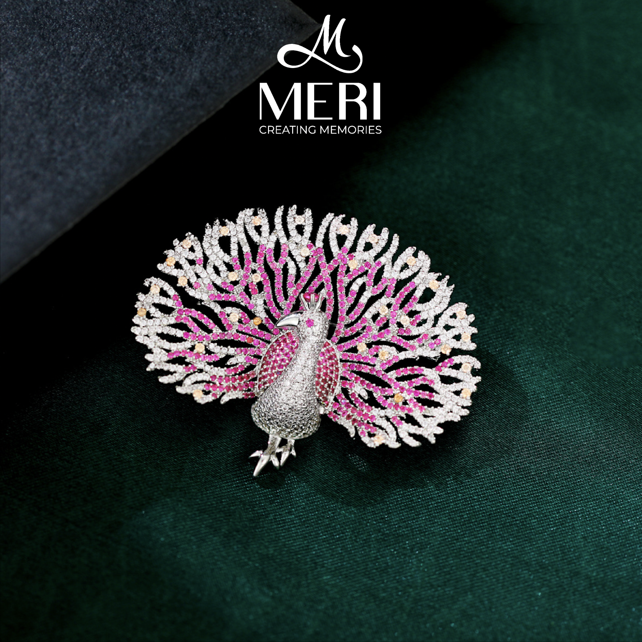 Cài áo Peacock sang trọng