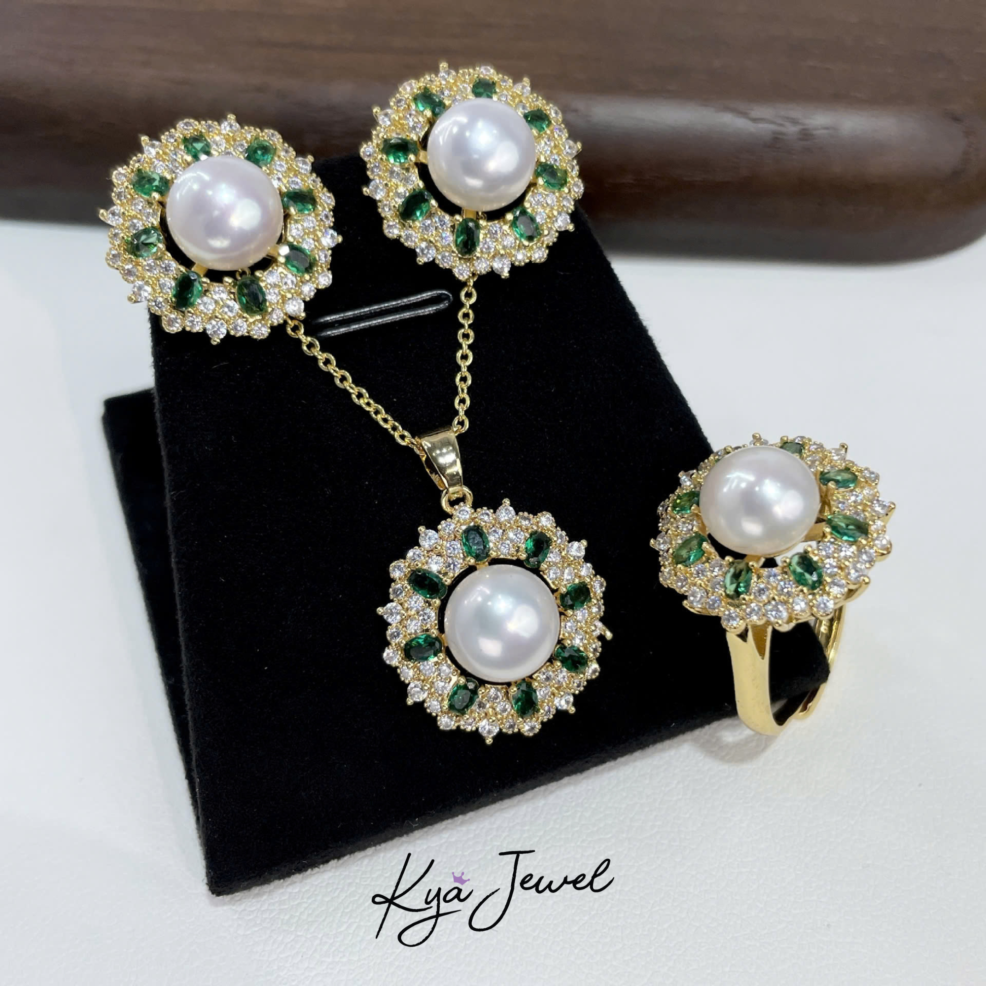 Bộ trang sức nữ Golden Pearl Elegance