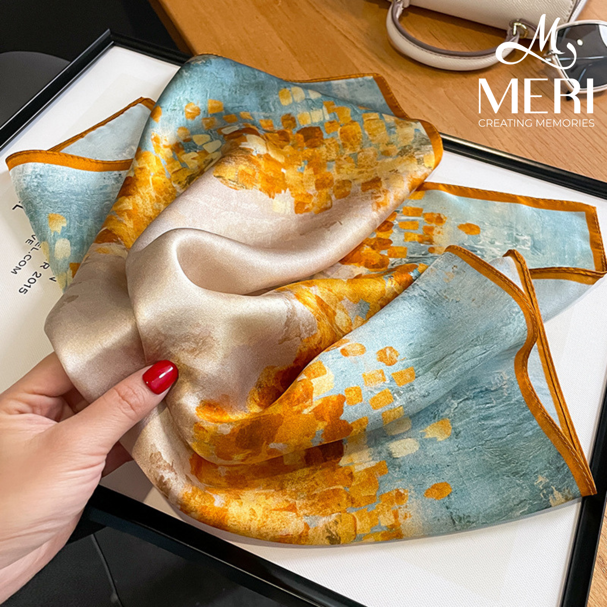 Khăn choàng lụa họa tiết lập thể hiện đại