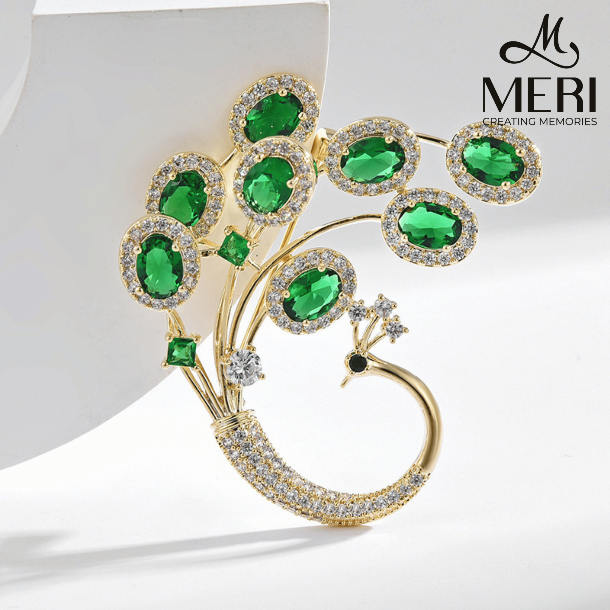 Cài áo Emerald Peacock