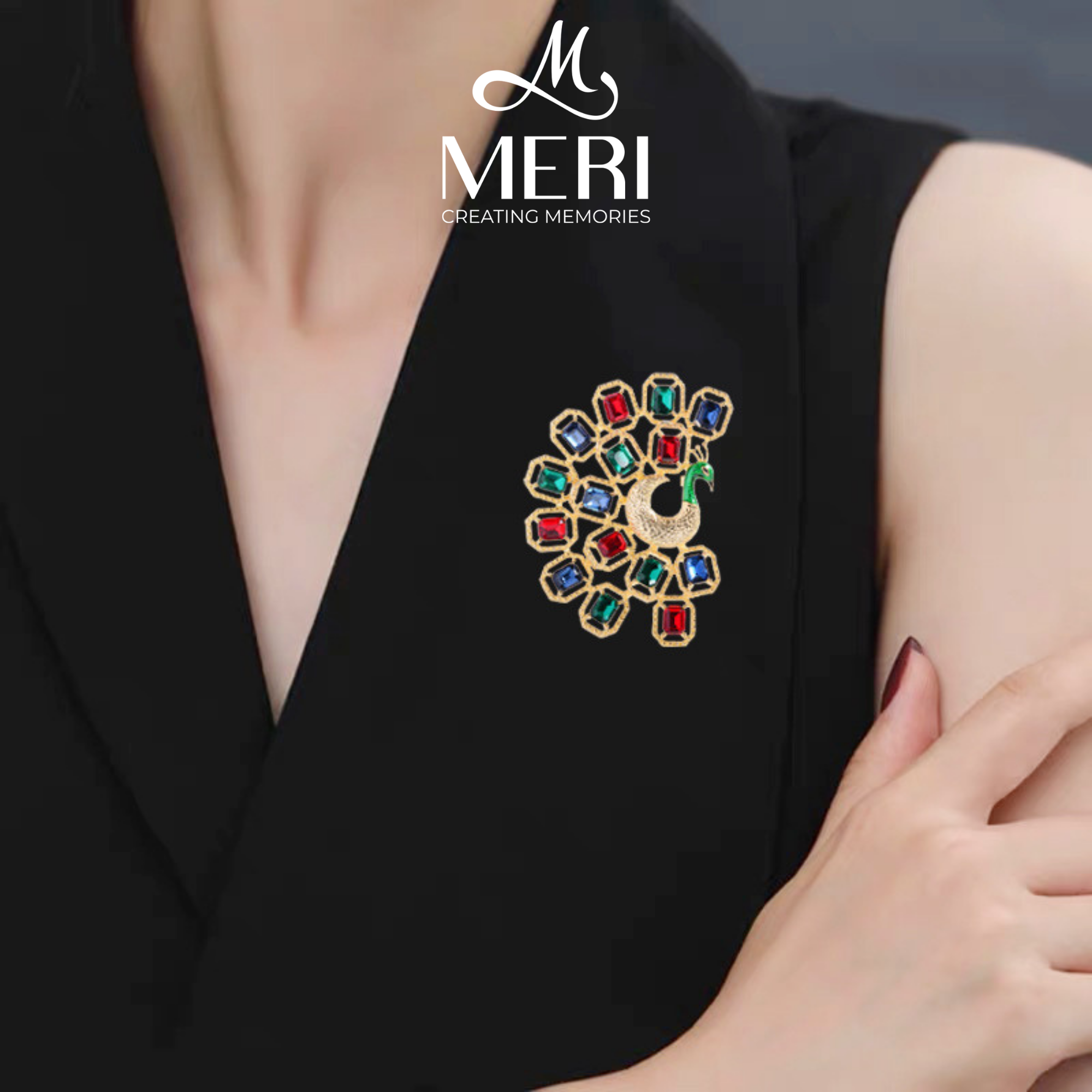 Cài áo chim công khoe sắc