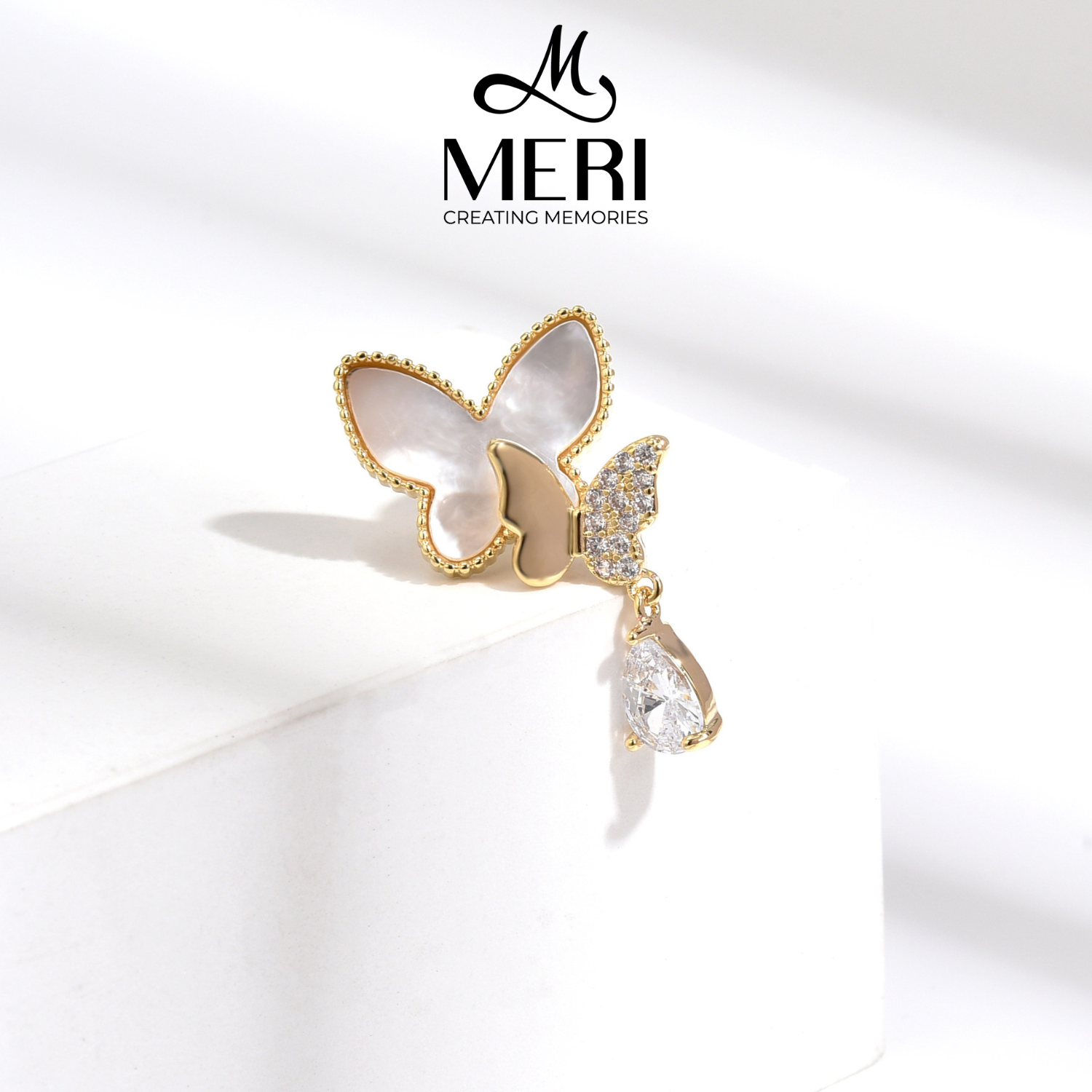 Pin cài áo Butterfly Dream