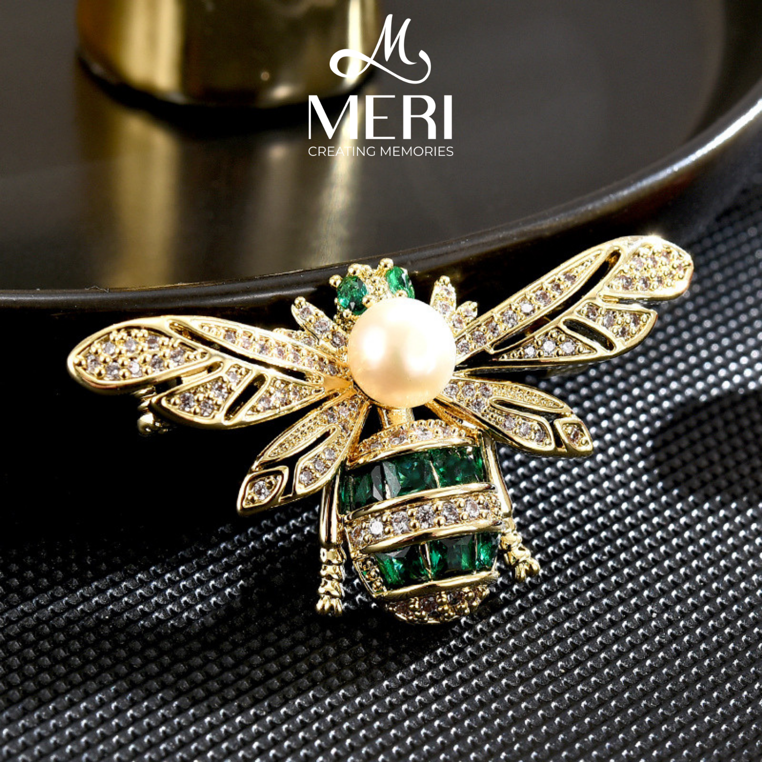 Cài áo Delicate Green Bee