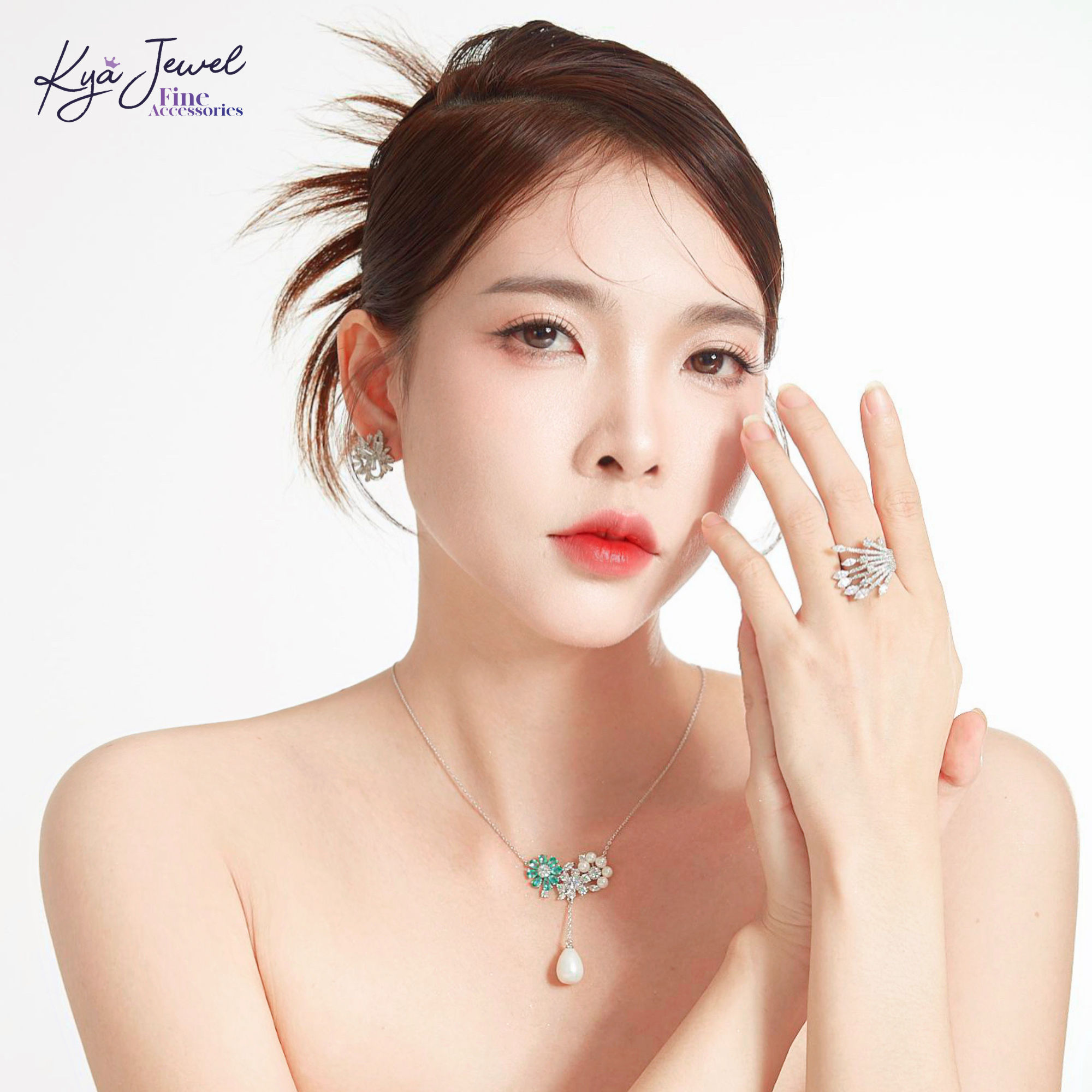 Khuyên tai nữ Twisted Floral