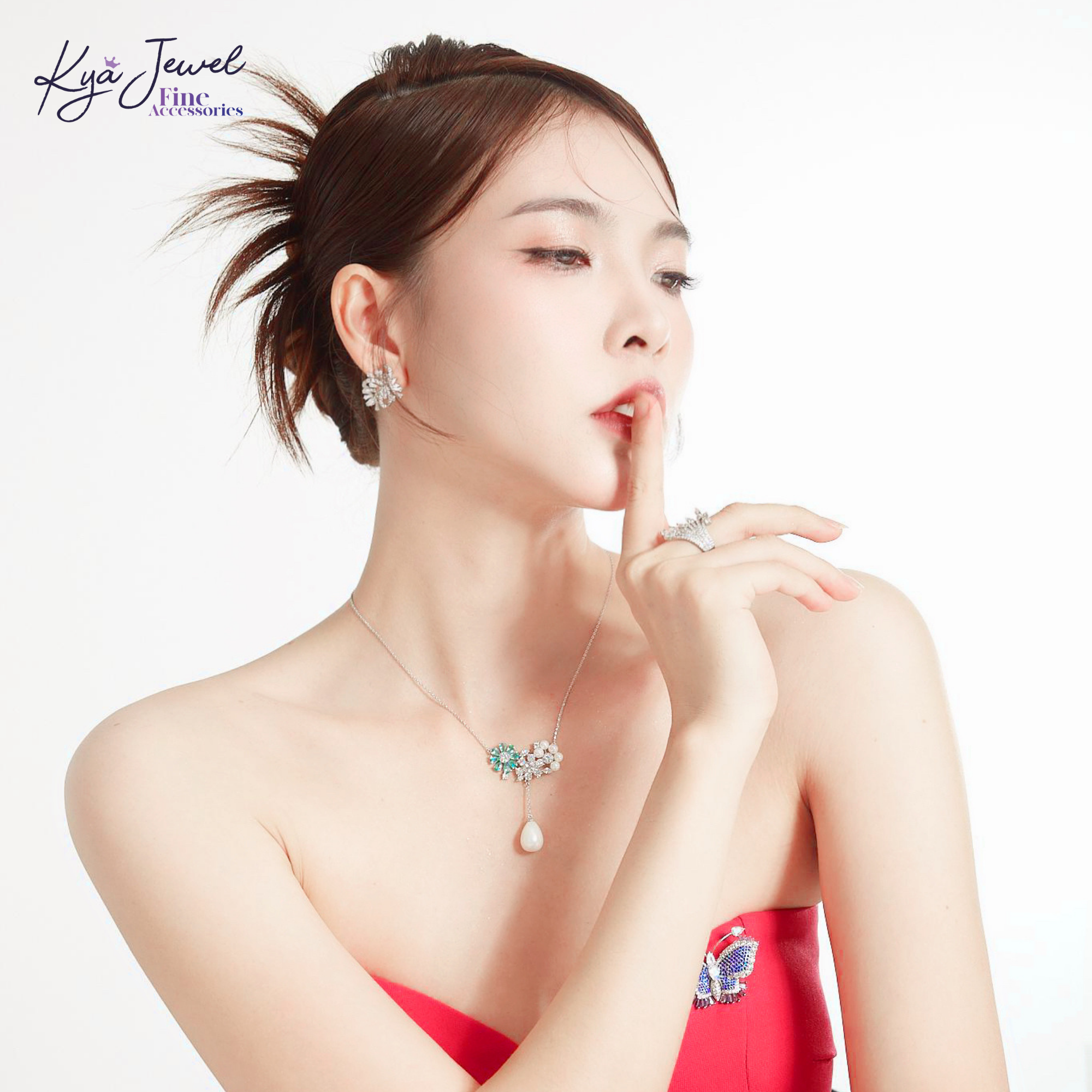 Khuyên tai nữ Twisted Floral