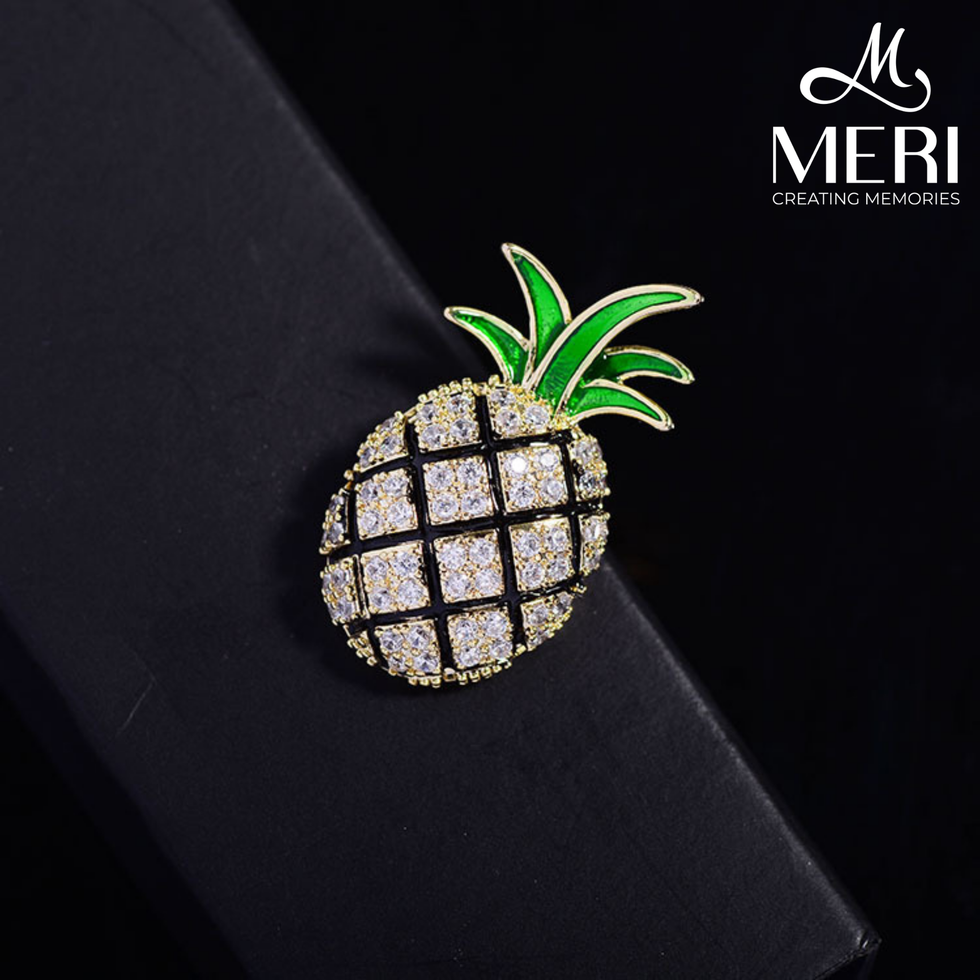 Pin cài áo Pineapple