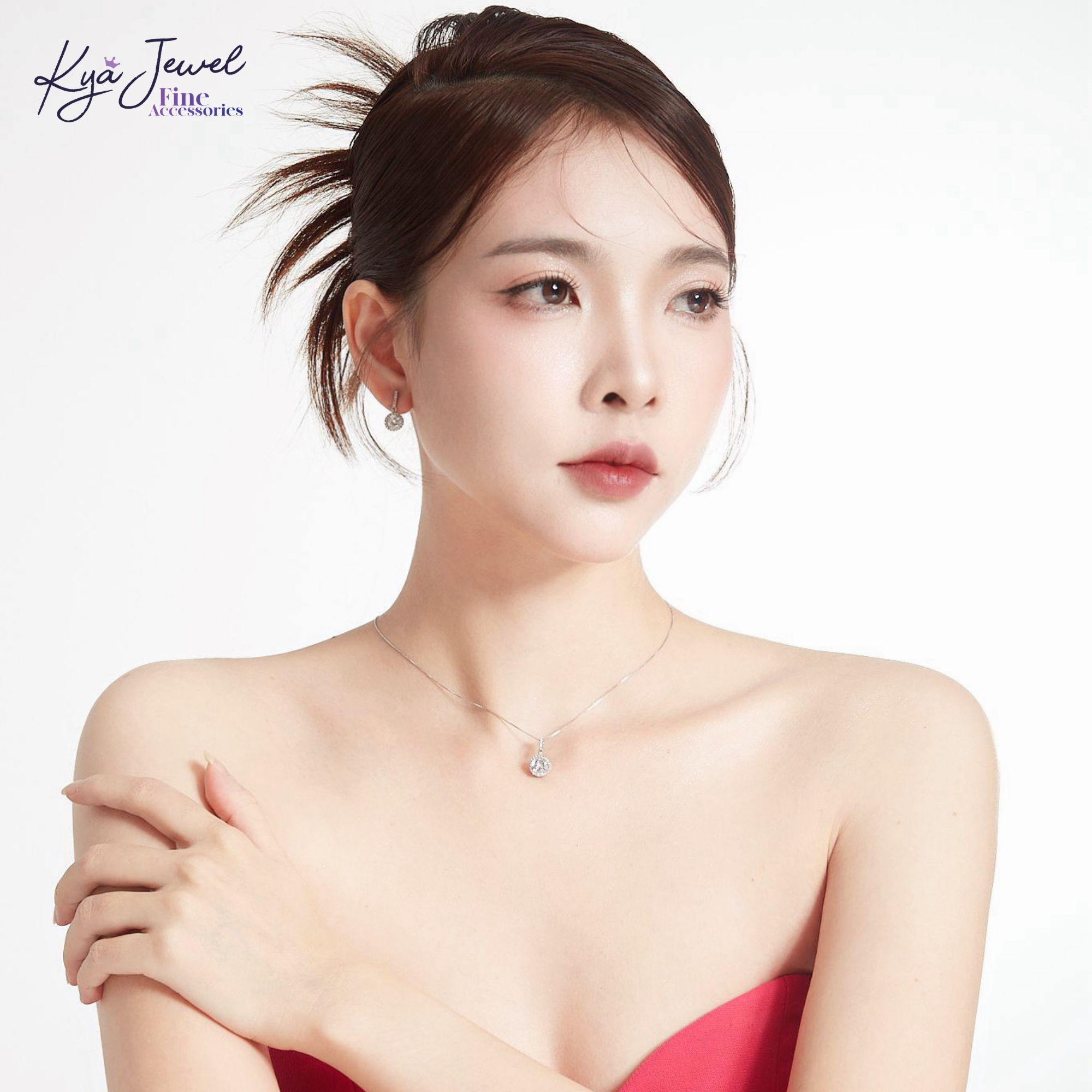 Bộ trang sức sắc hoa trong trẻo