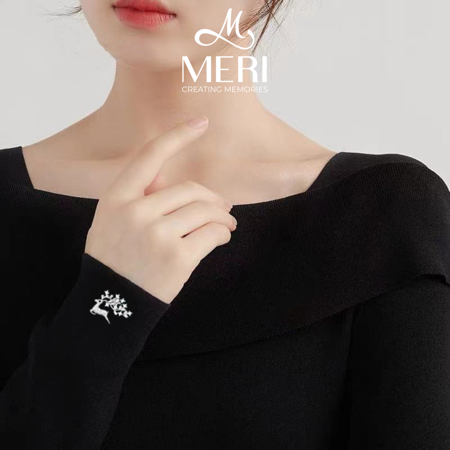 Pin cài áo con hươu xinh xắn