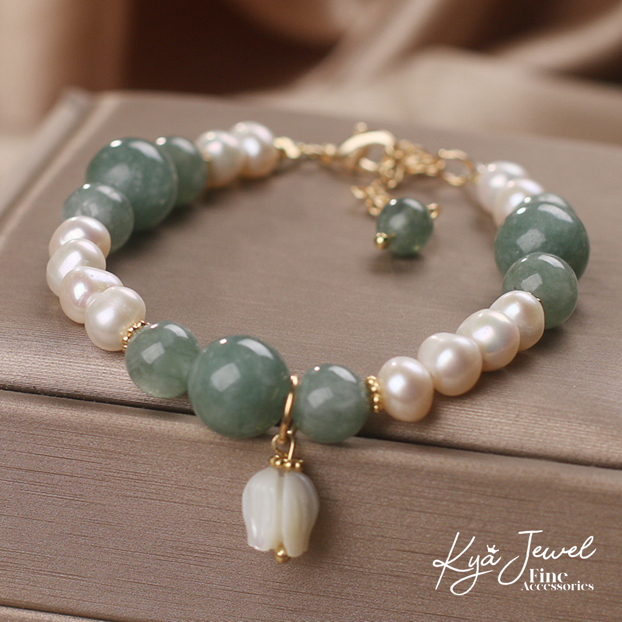 Vòng tay nữ ngọc trai Jade Blossom