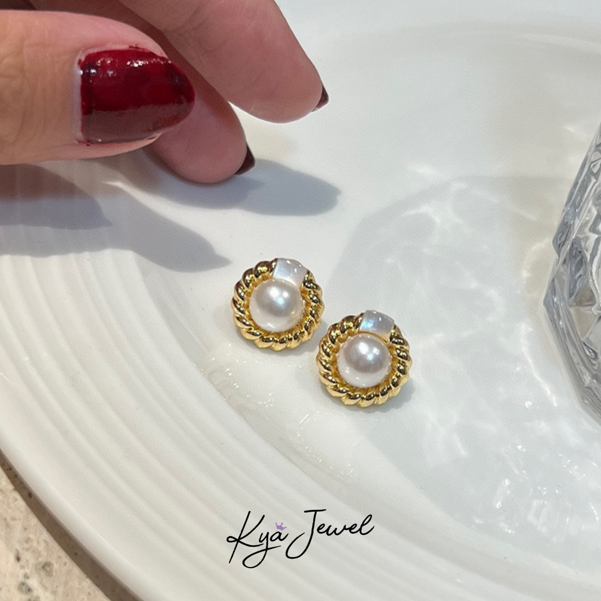 Khuyên tai nữ Twisted Pearl