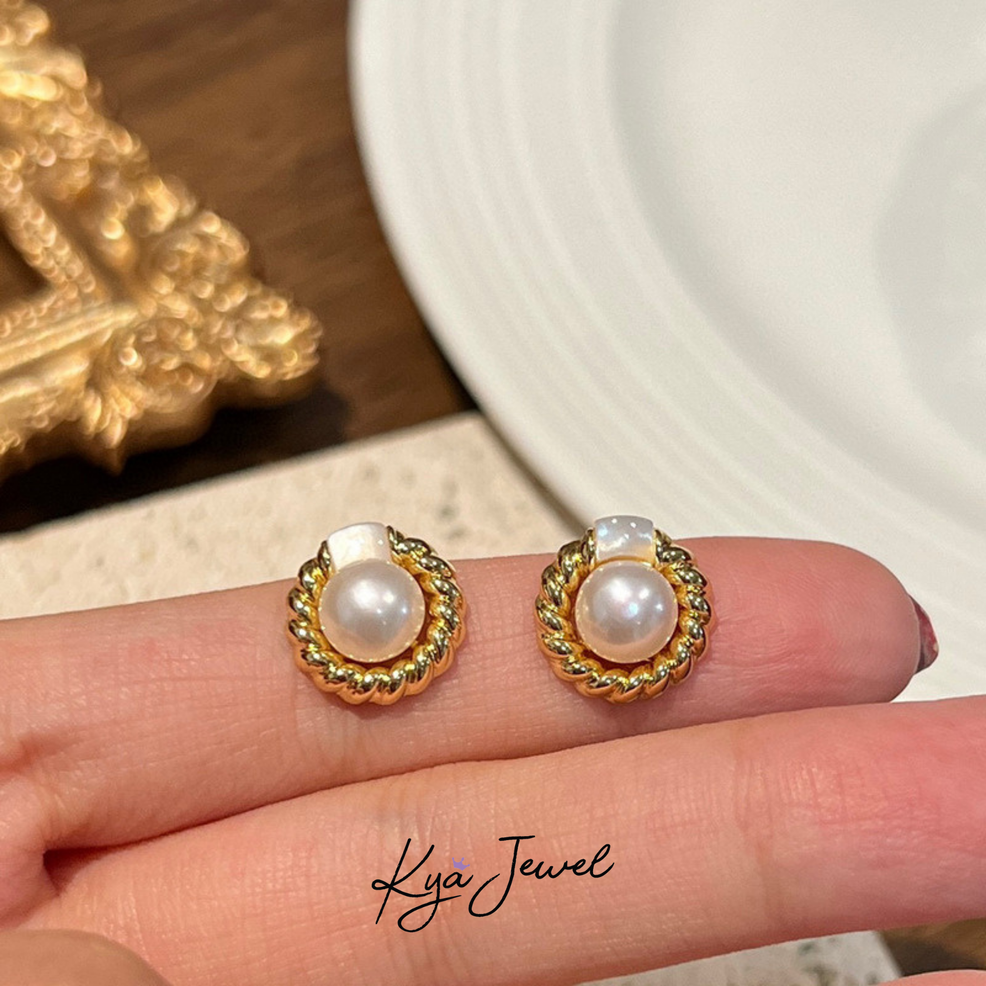Khuyên tai nữ Twisted Pearl