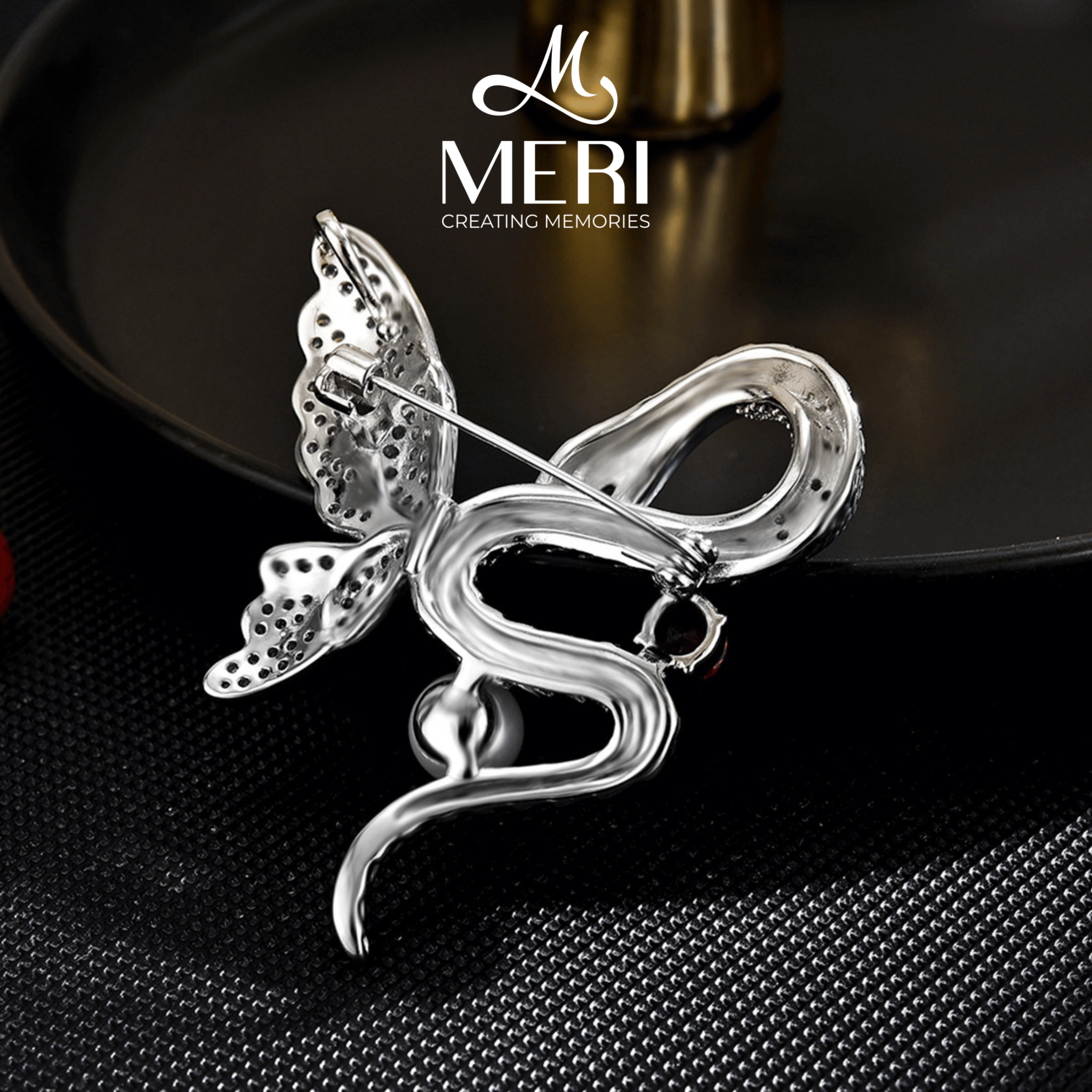 Cài áo Serpent Fly