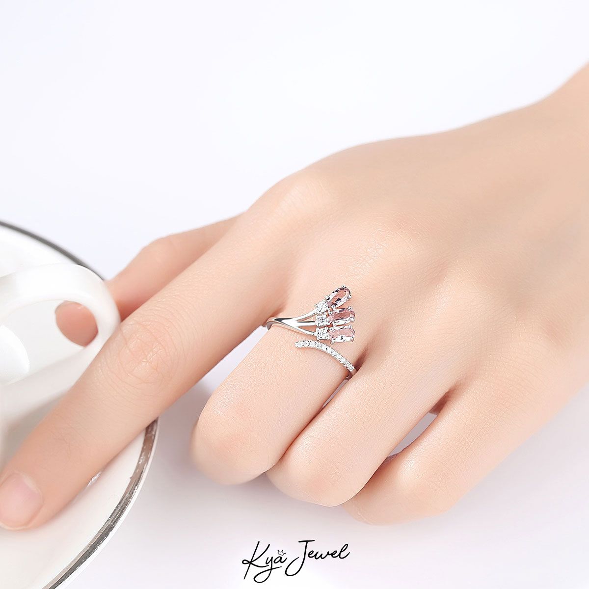 Nhẫn dáng đóa hoa nở rộ tinh tế