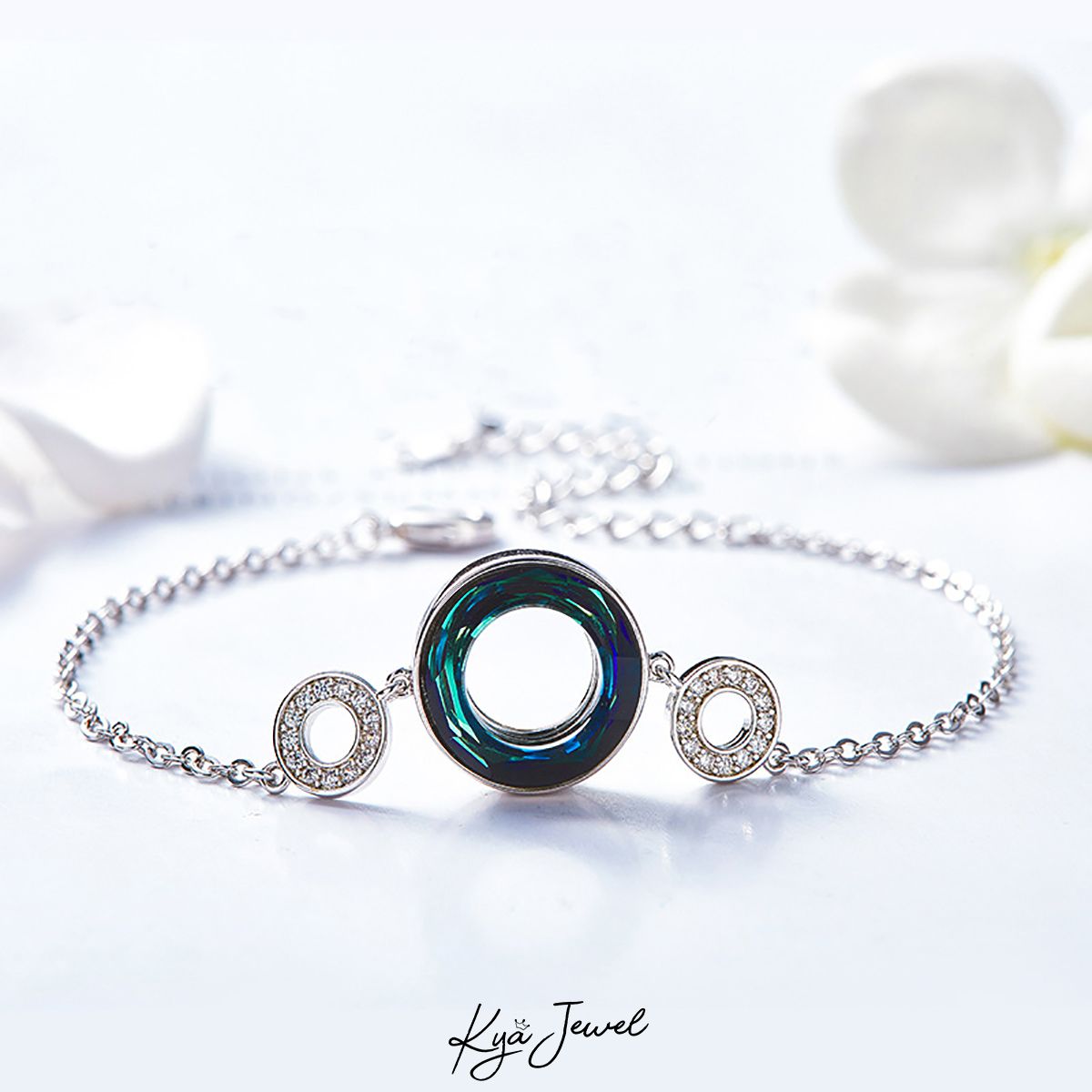 Lắc tay mặt đá Swarovski tròn sang trọng