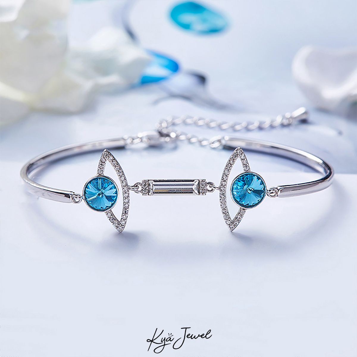 Lắc tay hạt xanh đối xứng sang trọng
