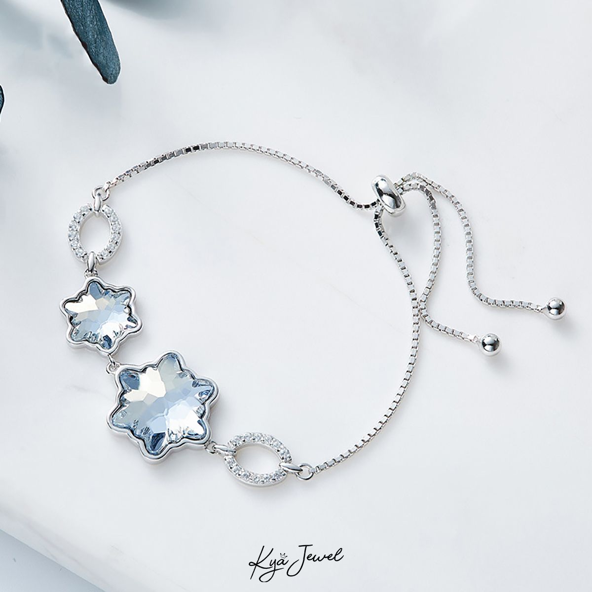 Lắc tay Swarovski trắng thanh lịch