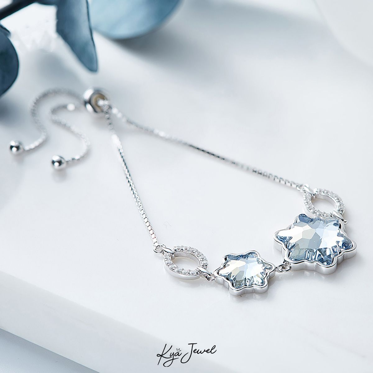 Lắc tay Swarovski trắng thanh lịch