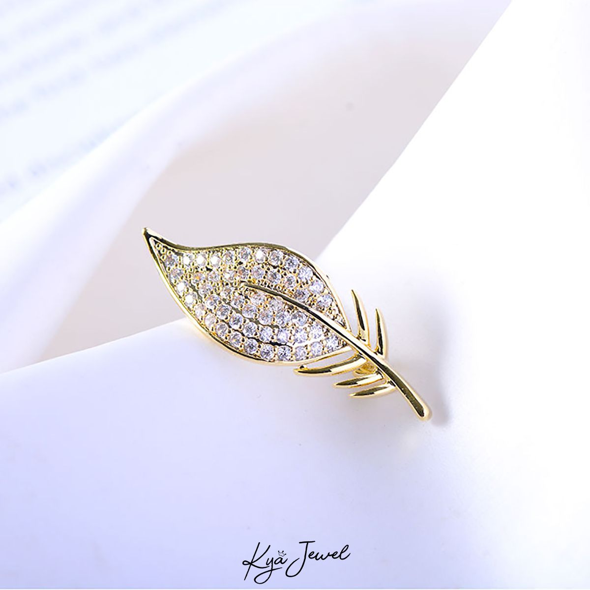 Pin cài áo lông vũ sang trọng