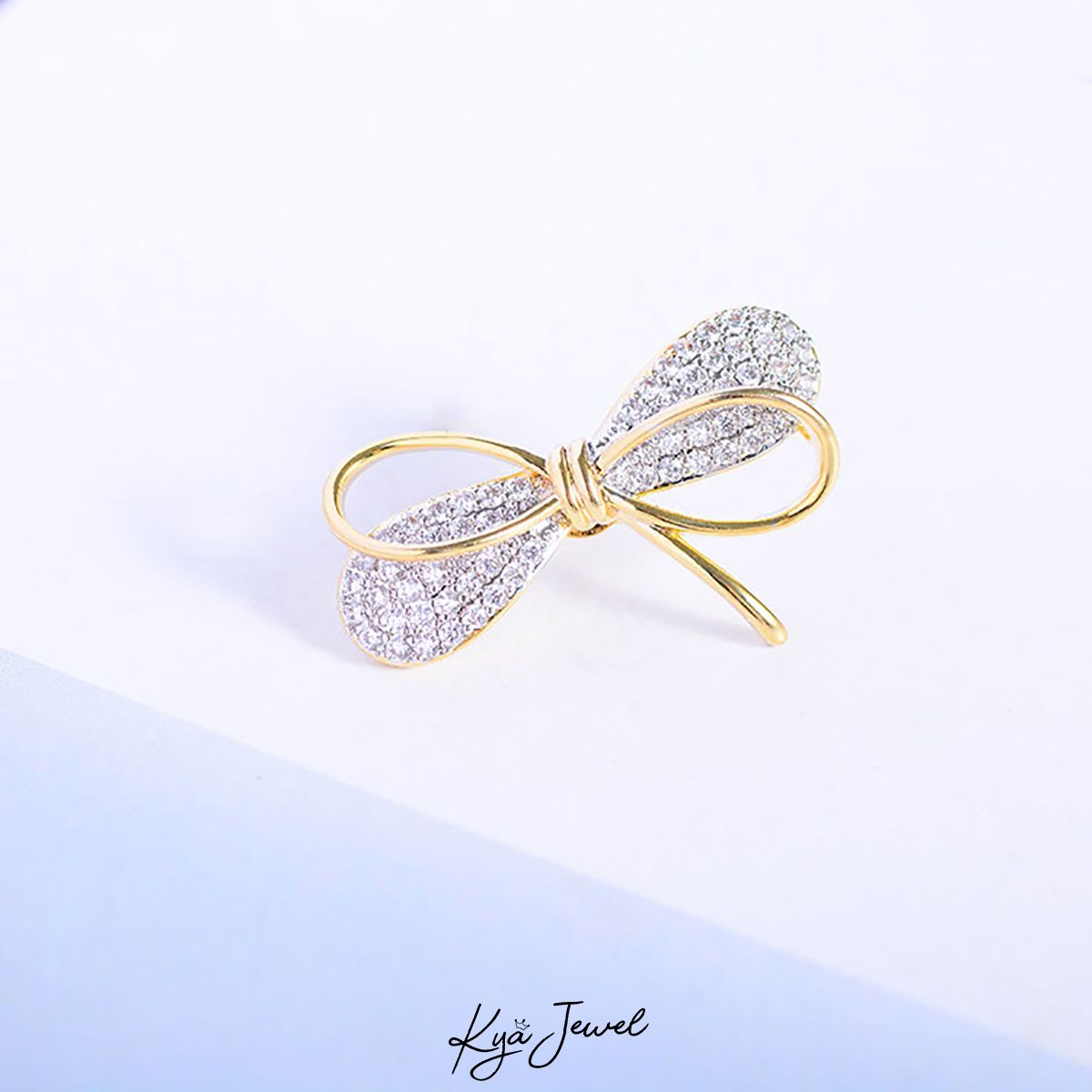Pin cài áo chiếc nơ điệu đà