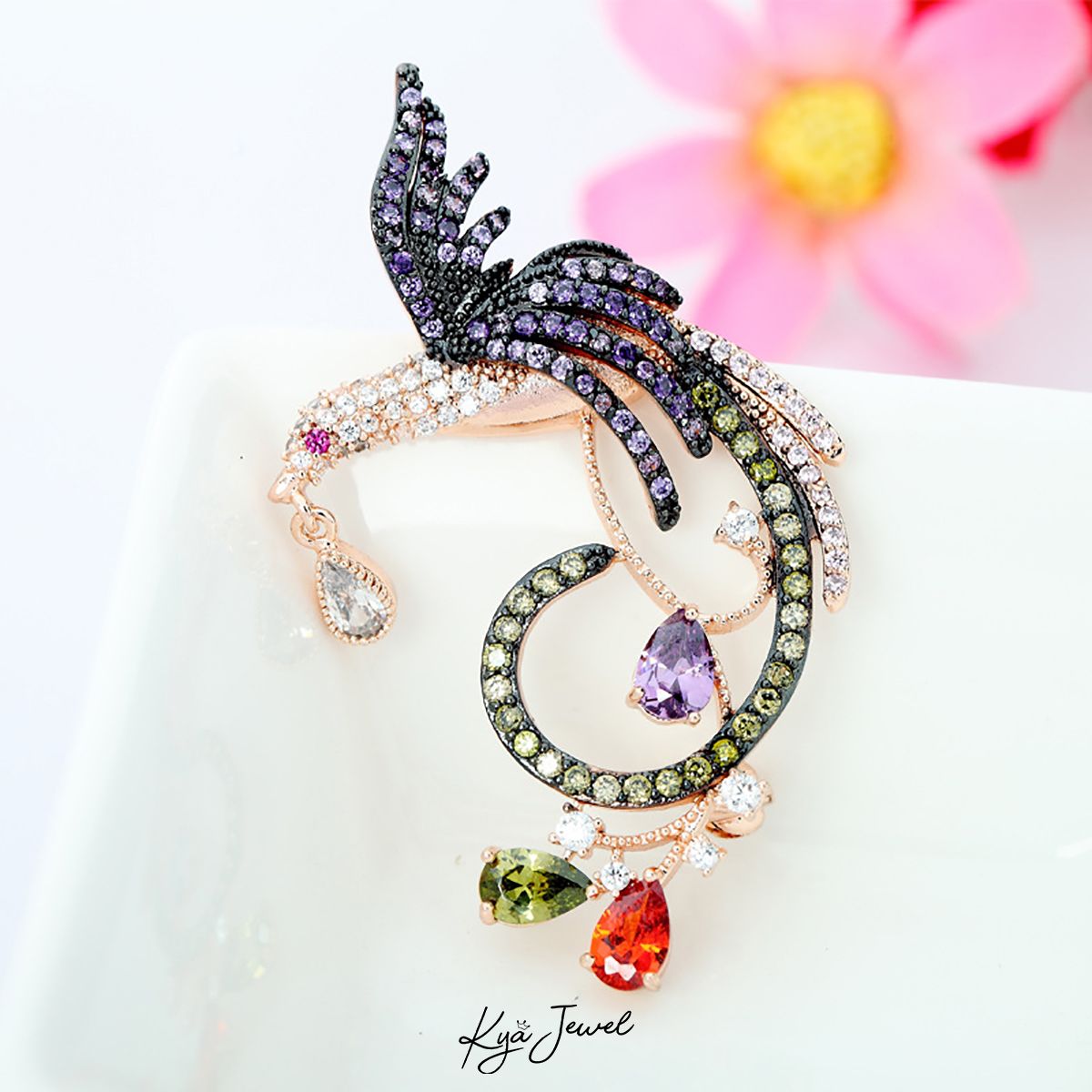 Cài áo phượng hoàng rực rỡ