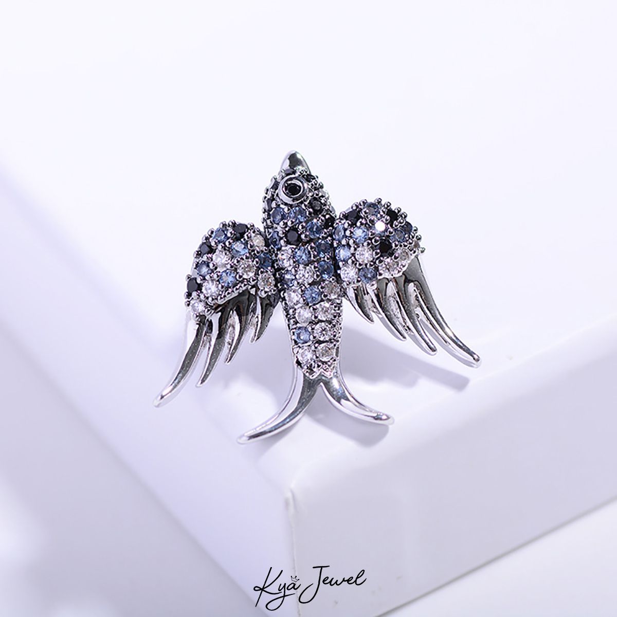 Pin cài áo chim én nhỏ
