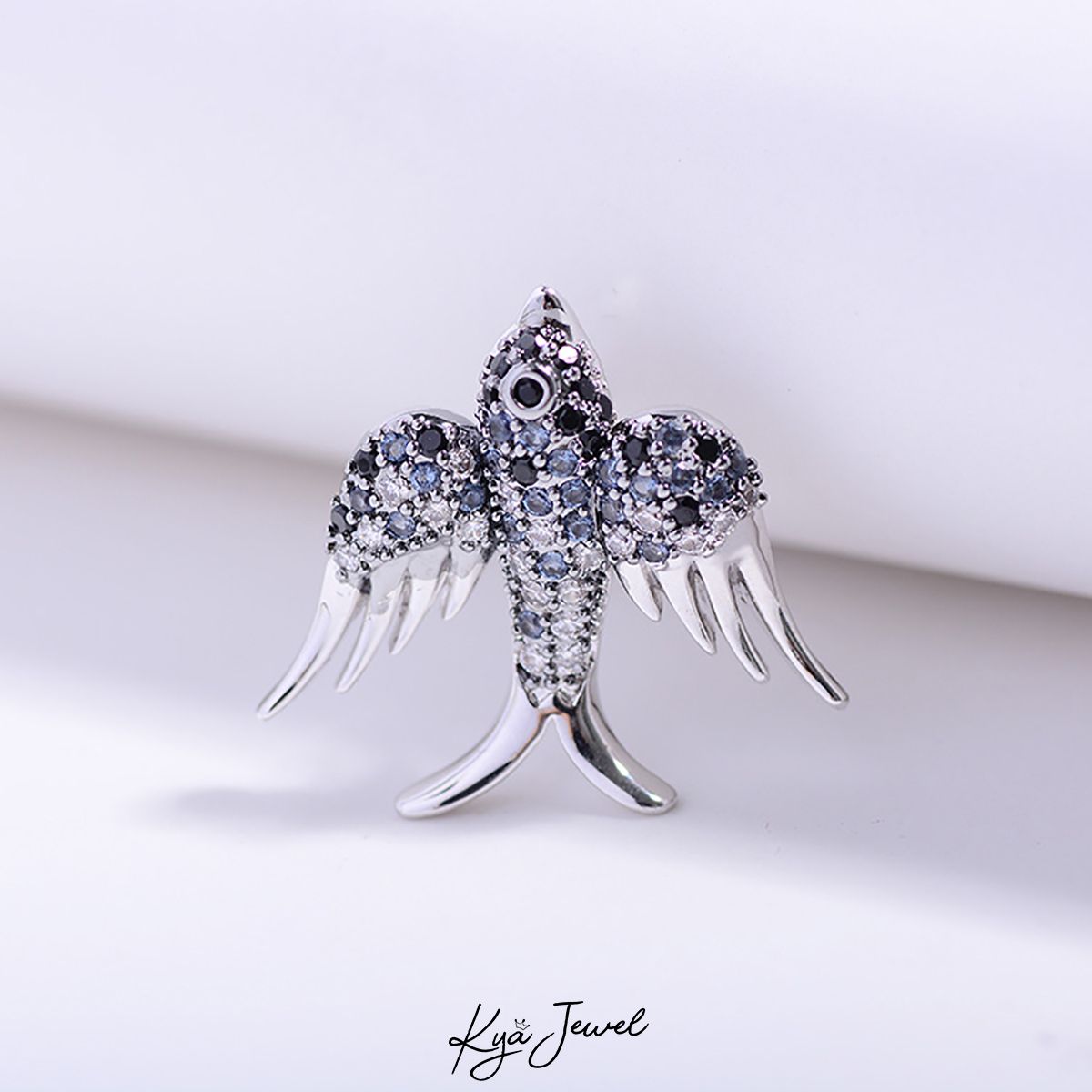 Pin cài áo chim én nhỏ