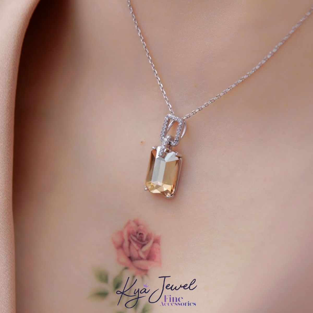 Dây chuyền pha lê Swarovski vuông vàng nhạt