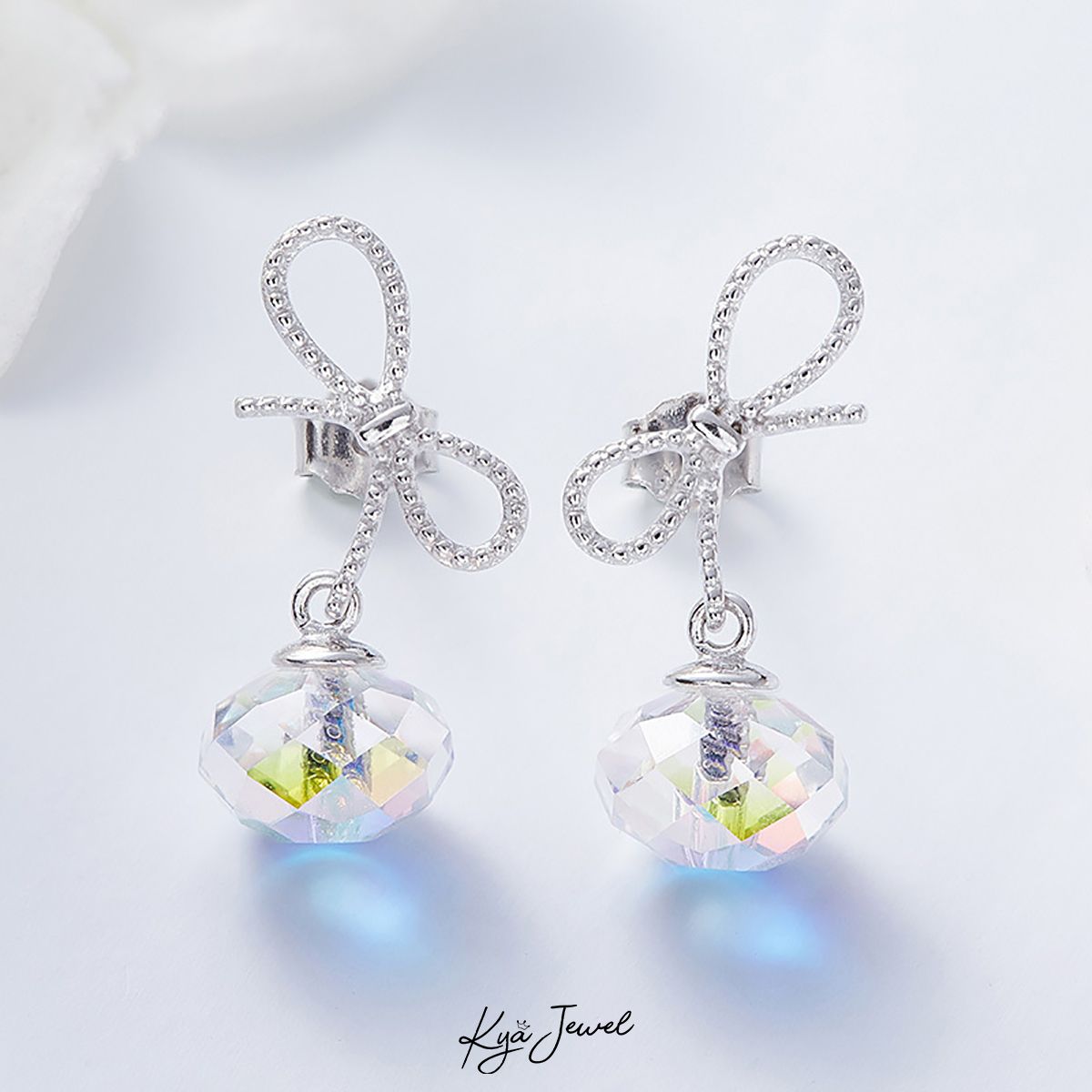 Hoa tai nơ và Swarovski trắng thanh lịch