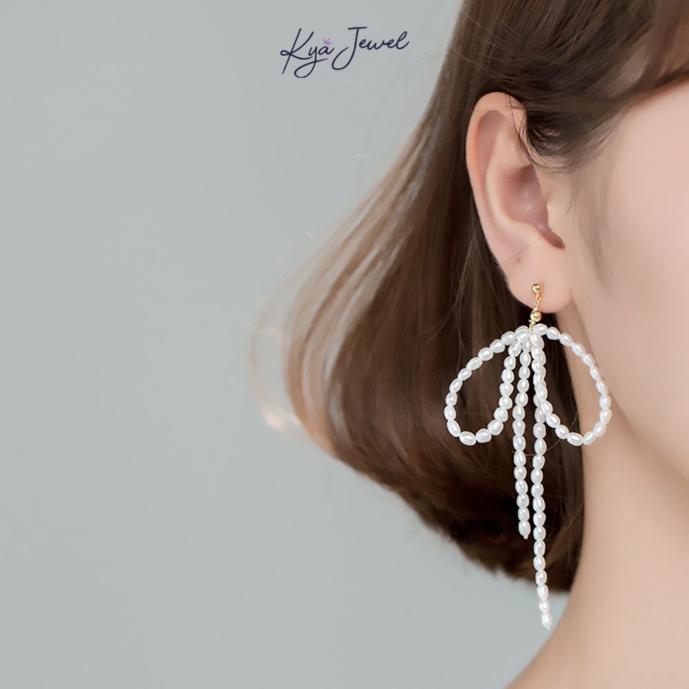 Hoa tai ngọc trai tự nhiên chiếc nơ ấn tượng